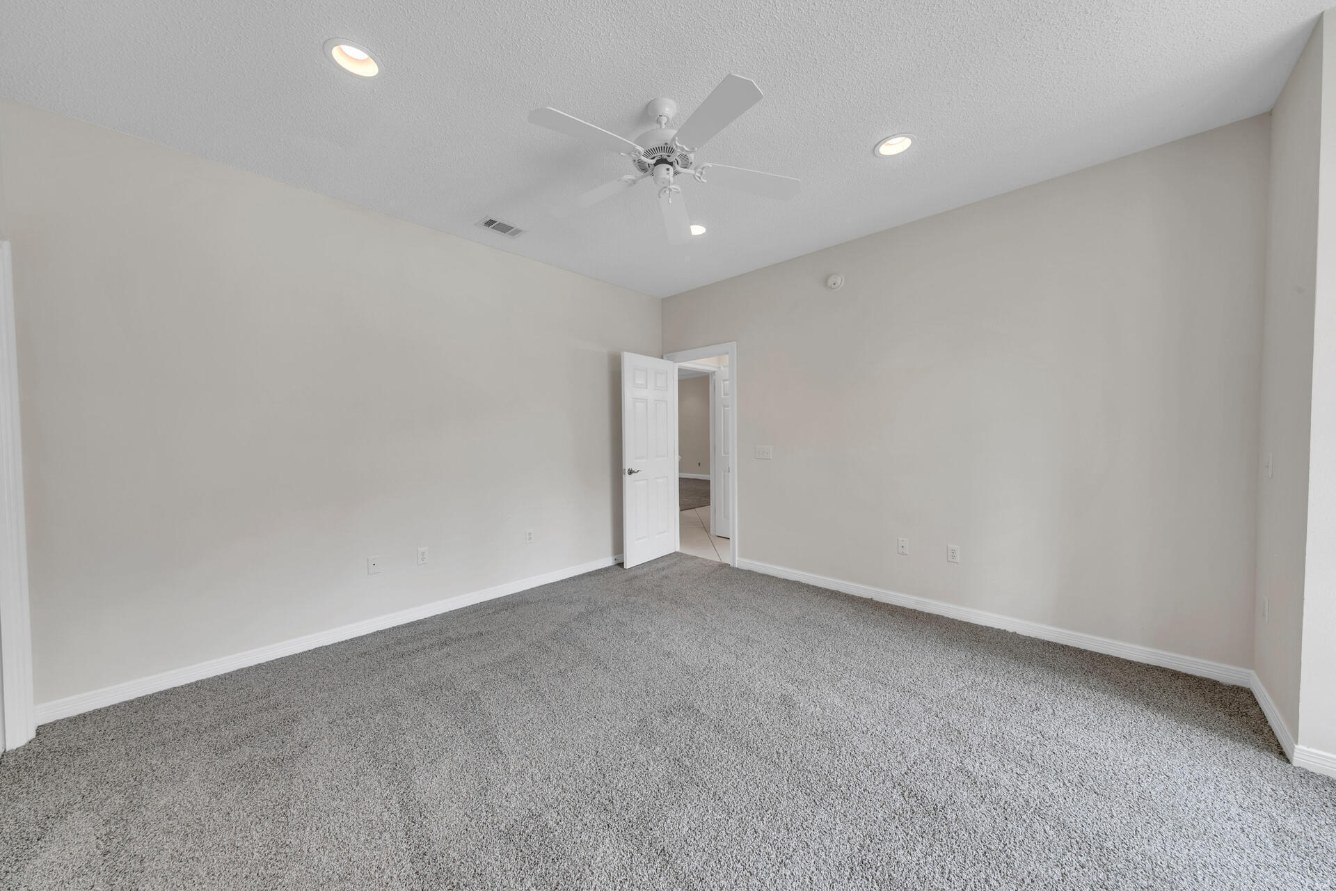 DANA POINTE - Residential