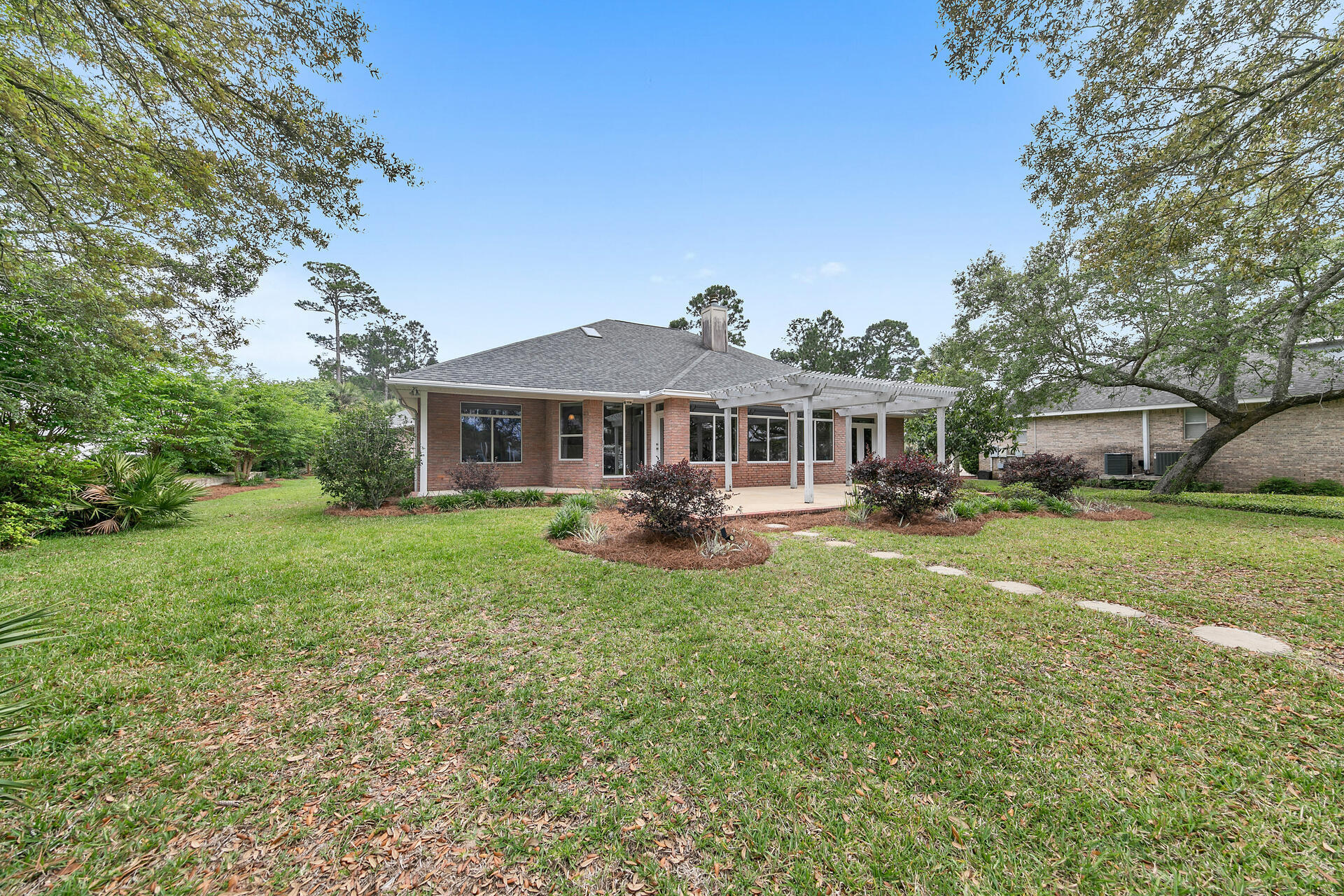 DANA POINTE - Residential