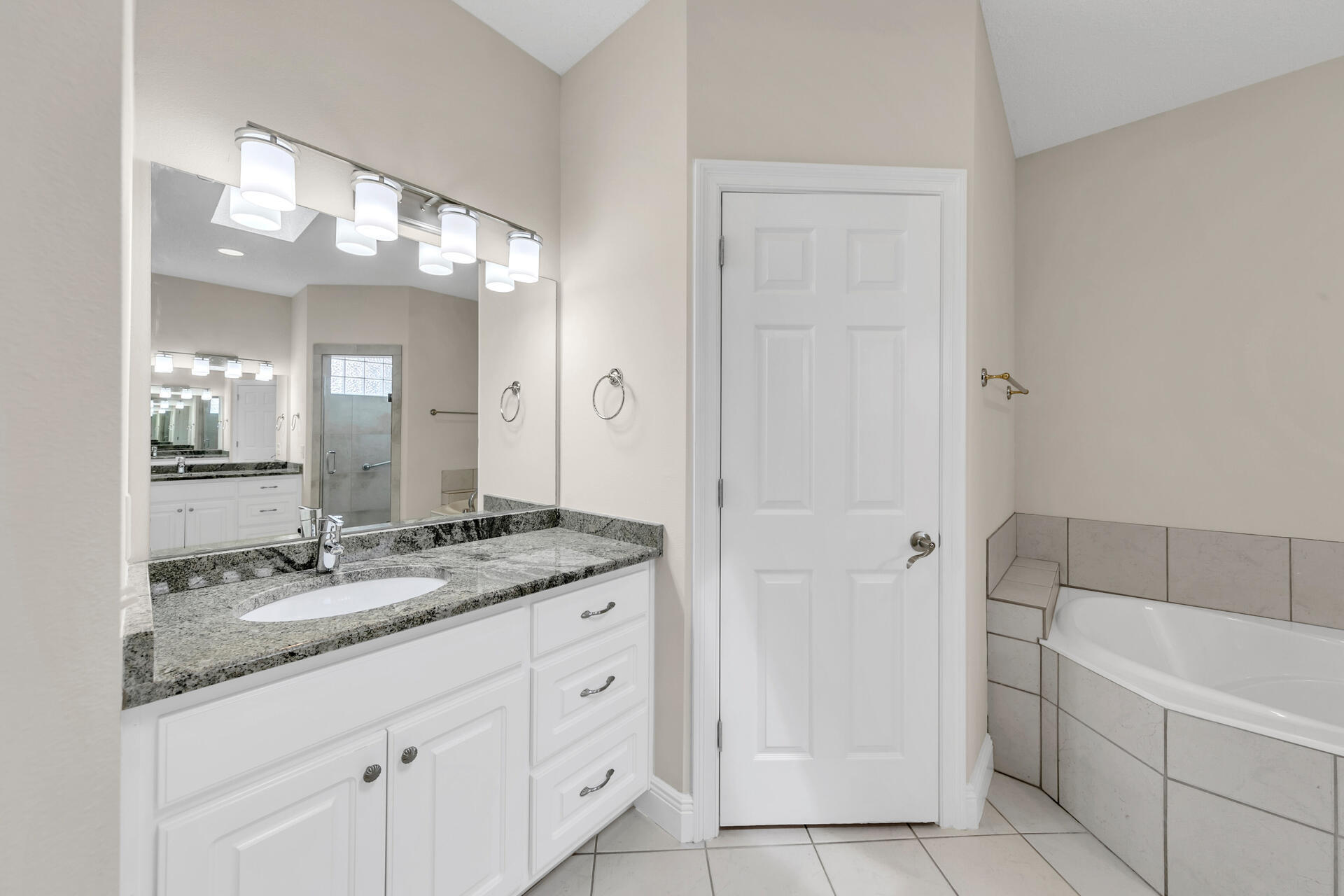 DANA POINTE - Residential