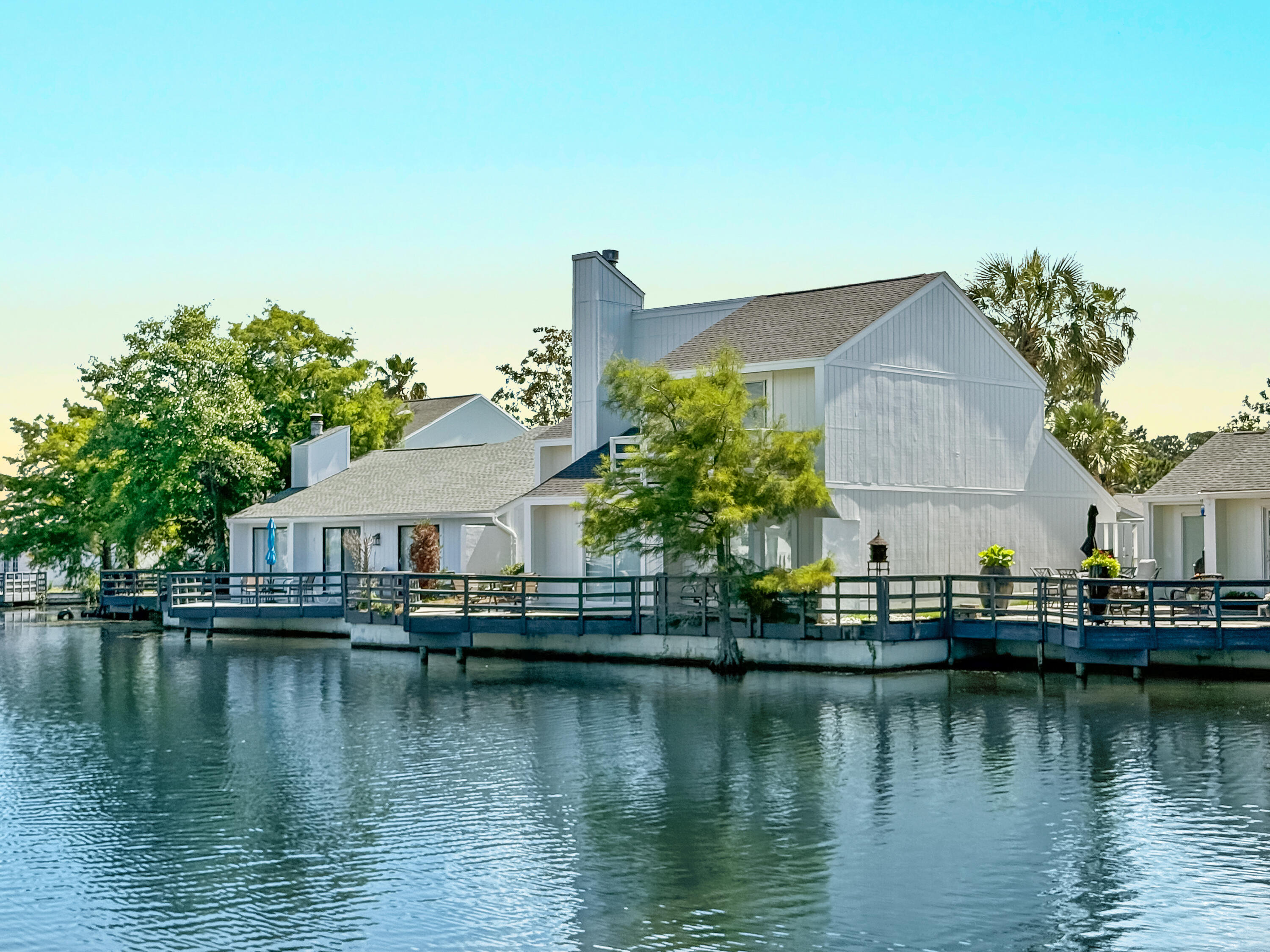 LINKSIDE VILLAGE UNIT 1 - Residential