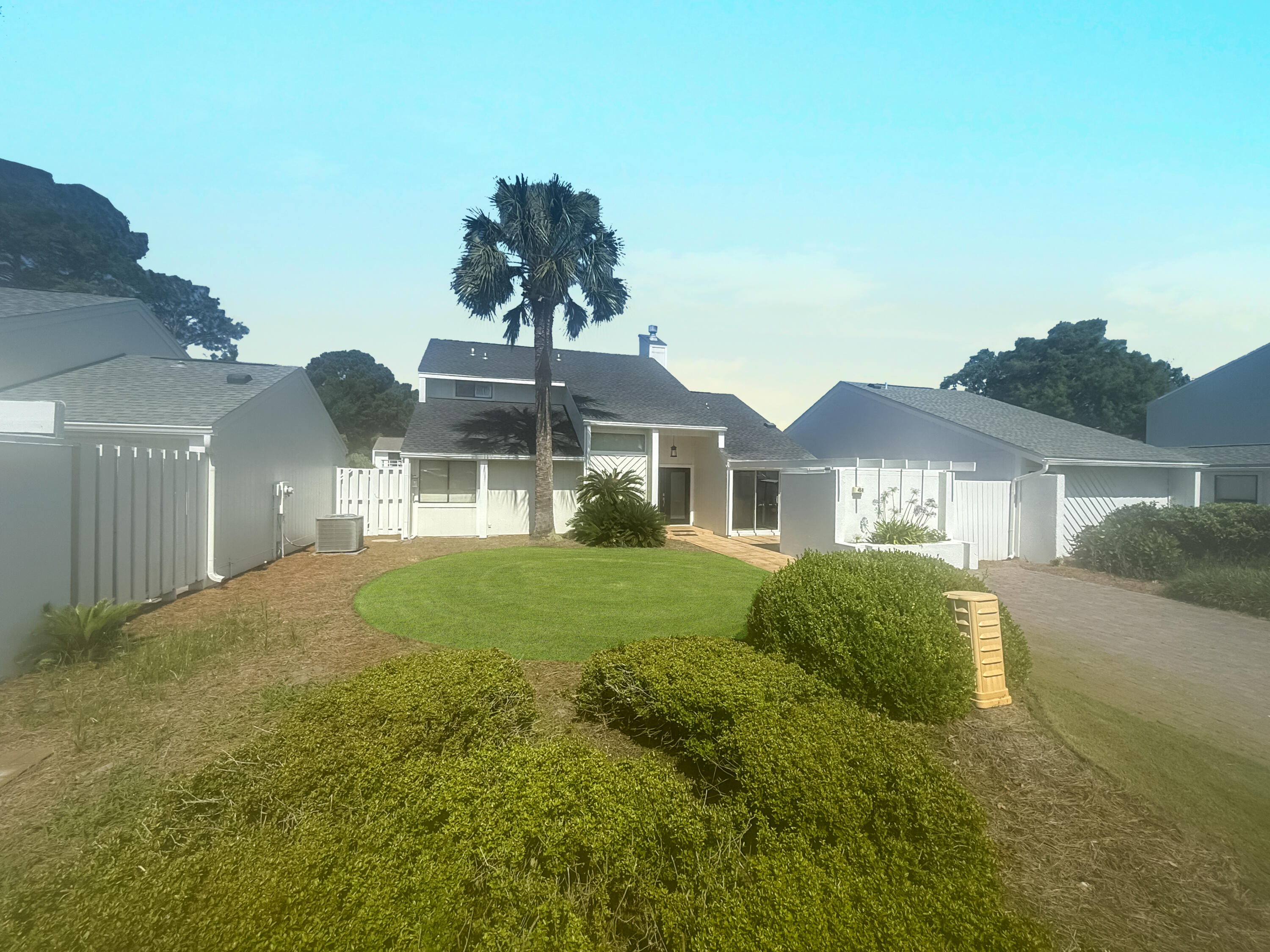 LINKSIDE VILLAGE UNIT 1 - Residential