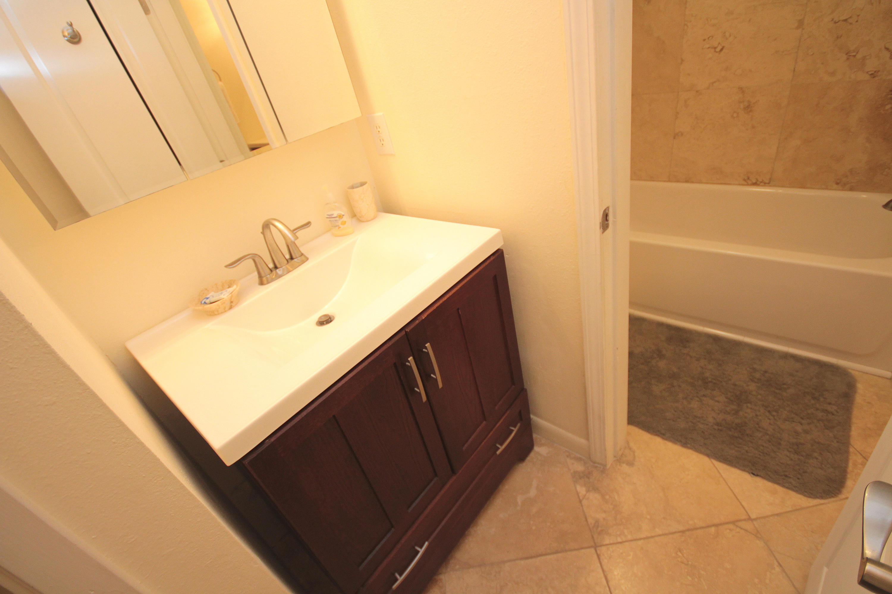 LAKEVIEW CONDO - Residential