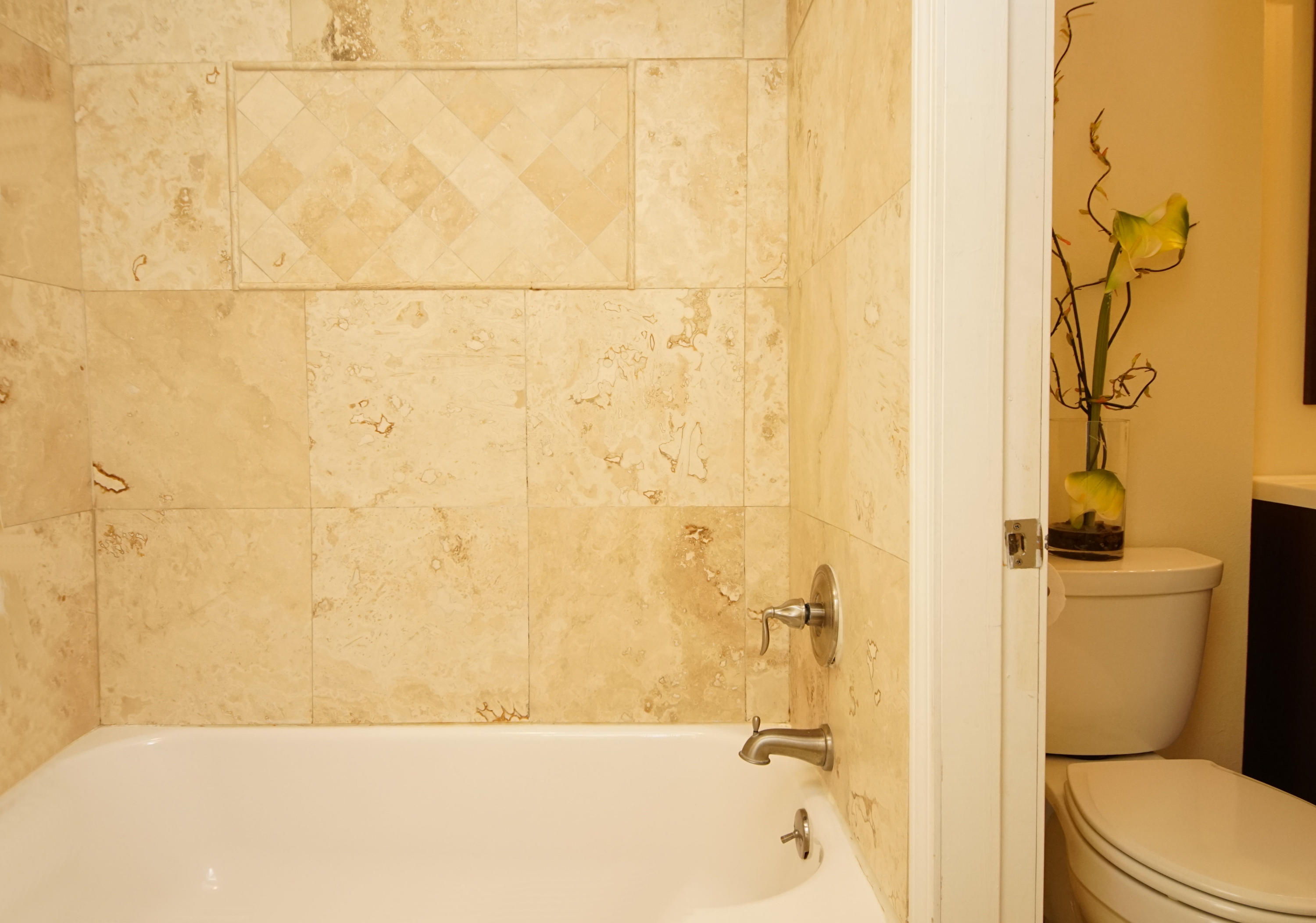 LAKEVIEW CONDO - Residential