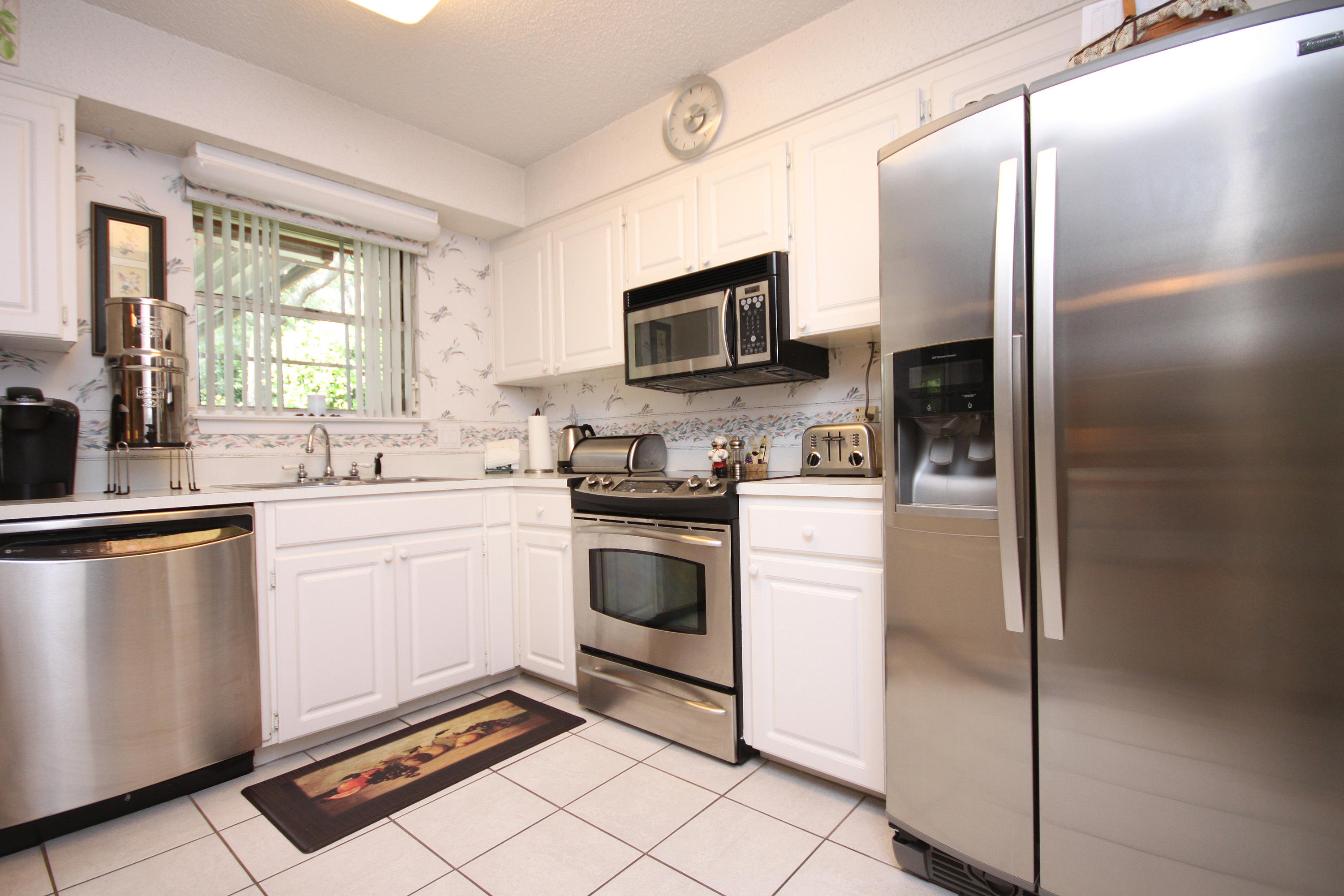 LAKEVIEW ESTATES - Residential