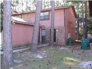 SPACIOUS TOWNHOUSE IN SHALIMAR. ONCE CAR GARAGE, WASHER DRYER CONNECTION. LARGE, OPEN LIVING ROOM. FENCED BACK YARD. CEILING FANS THROUGHOUT. CLOSE TO BOTH BASES, BEACHES AND SHOPPING. SORRY, NO PETS.
