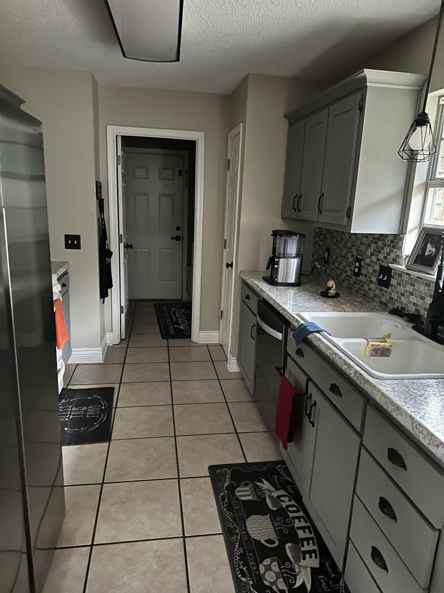 CHEROKEE BEND S/D - Residential Lease