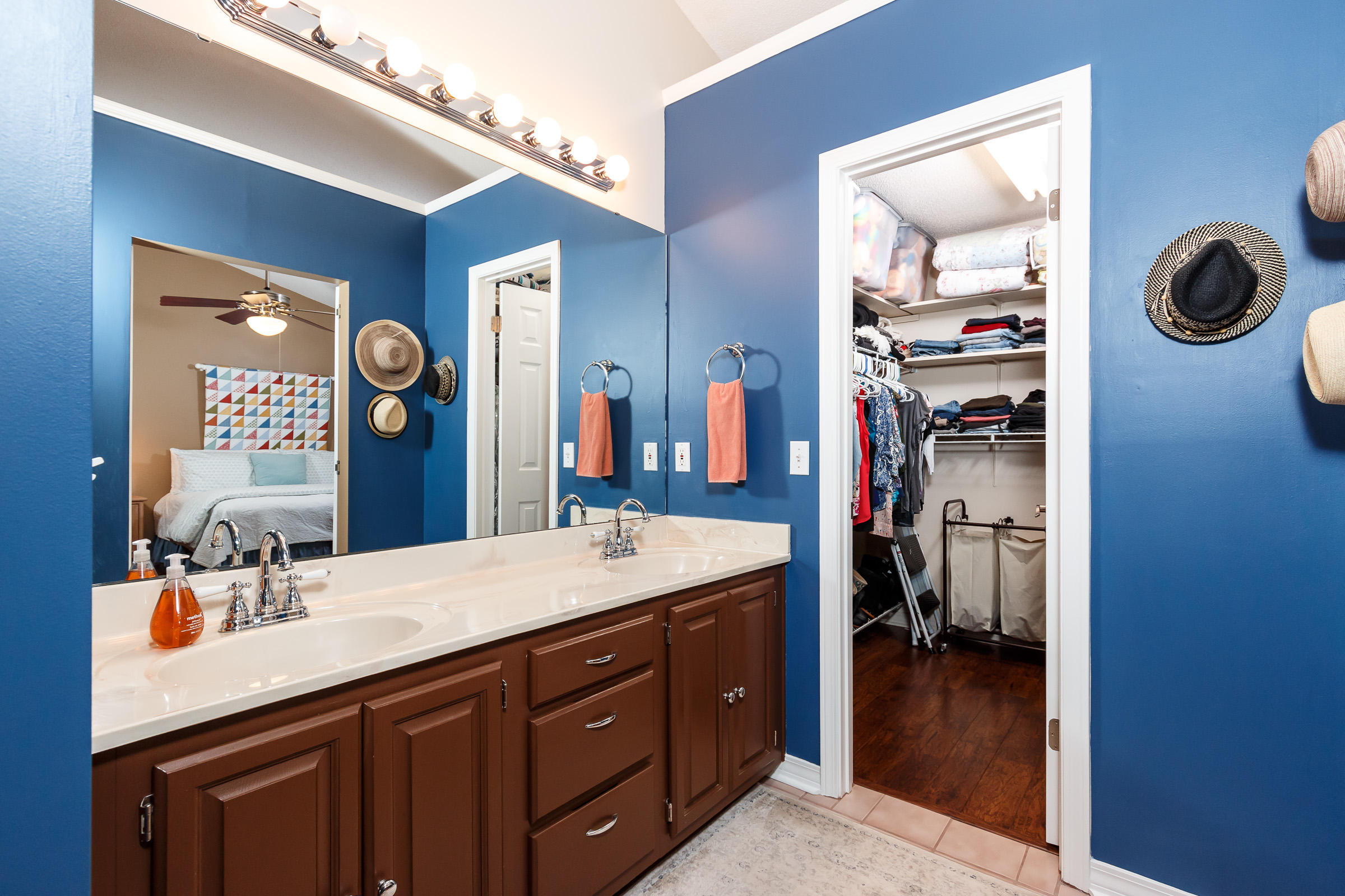 CASTELAR - Residential