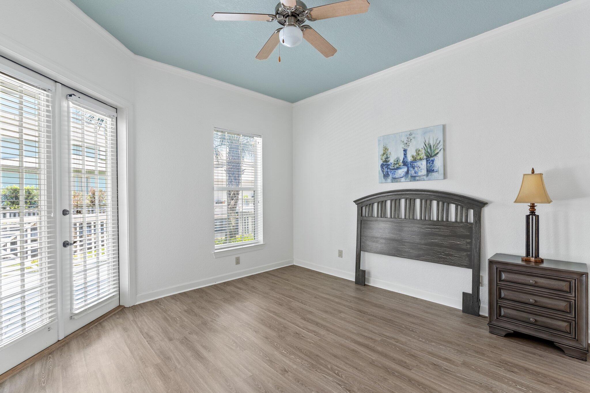 CRYSTAL COVE - Residential