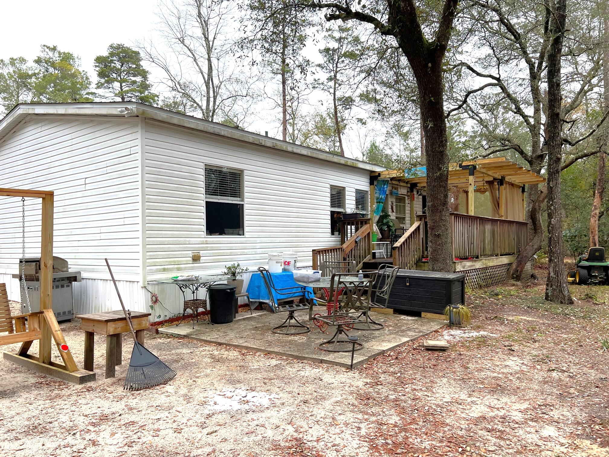 LEISURE LAKES - Residential