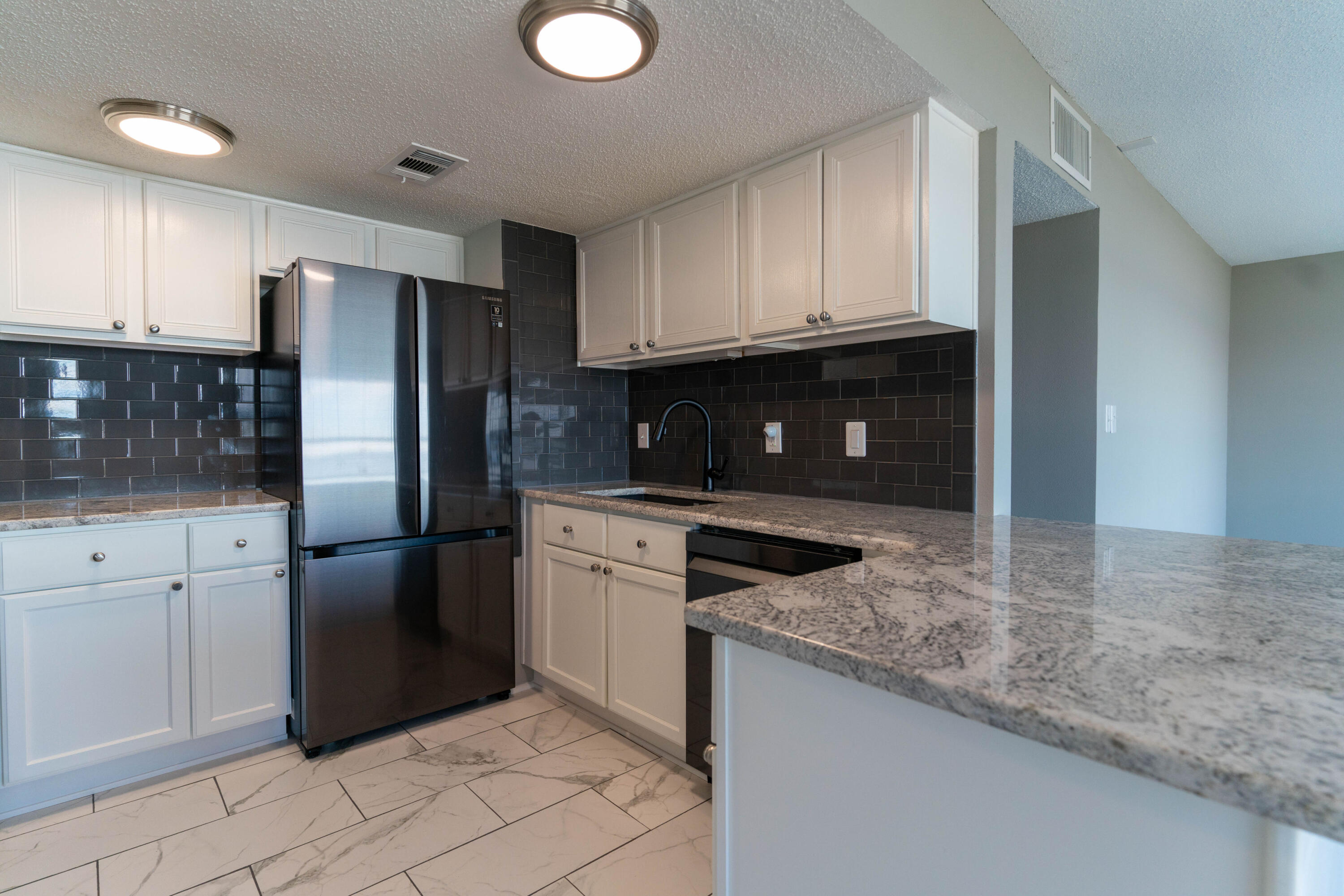 FINISTERRA CONDO - Residential