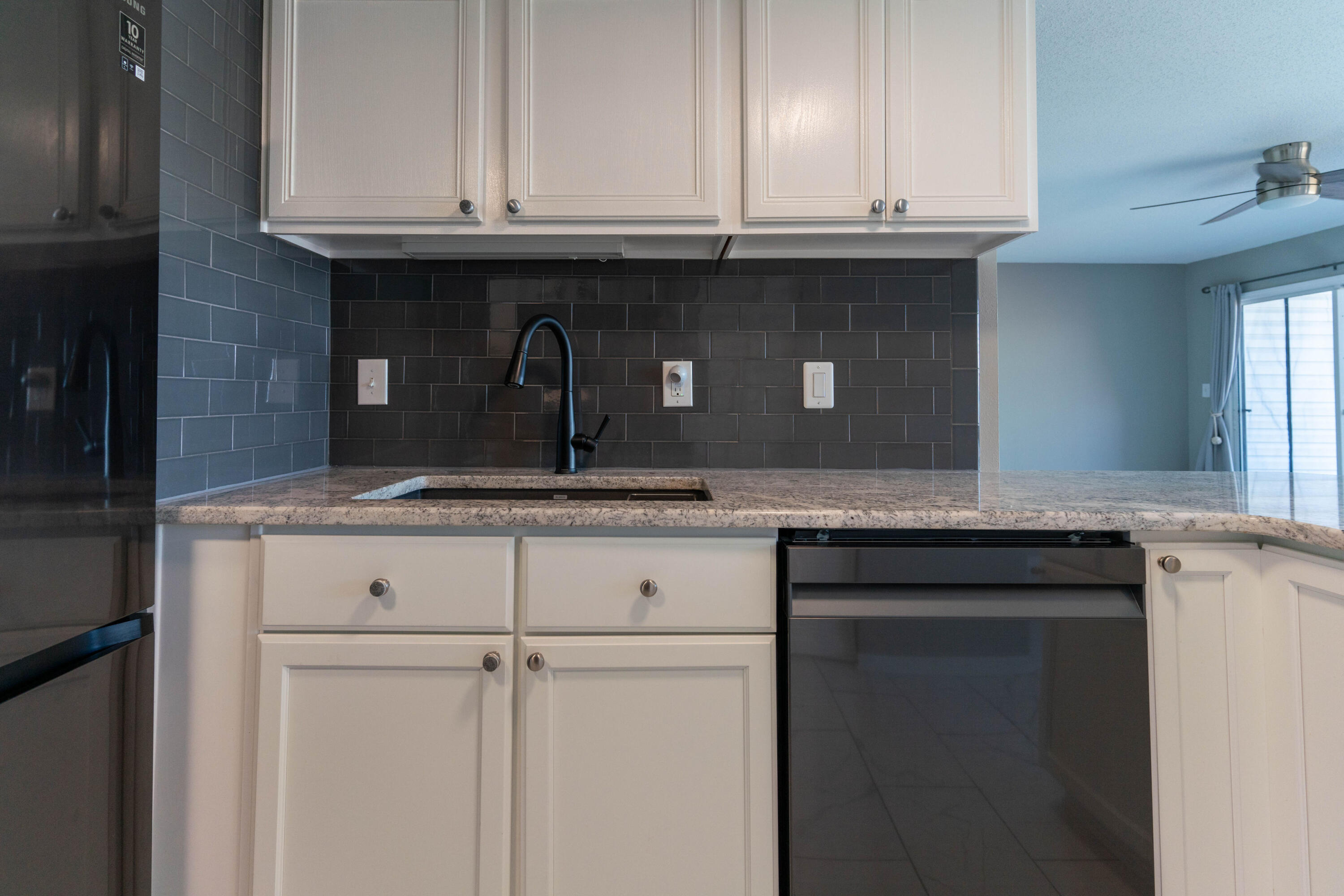 FINISTERRA CONDO - Residential