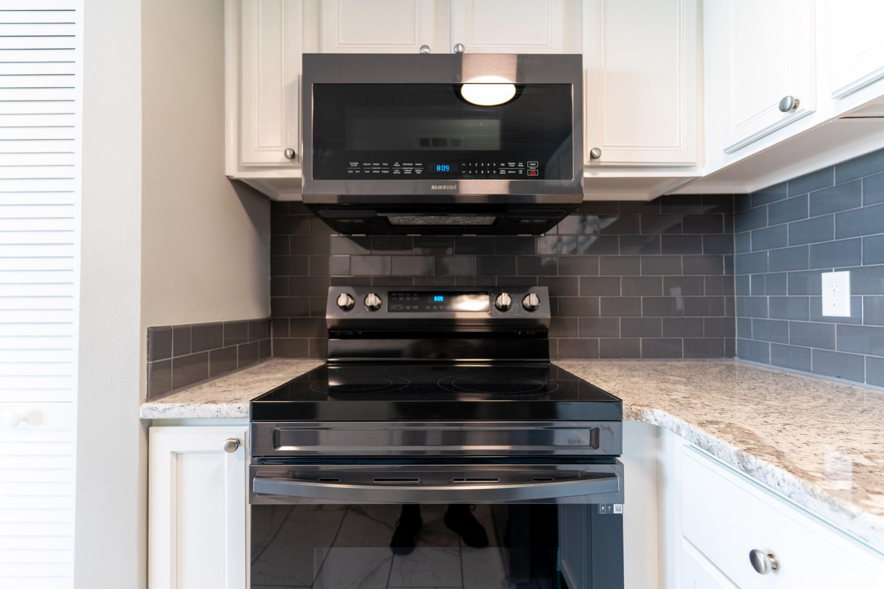 FINISTERRA CONDO - Residential