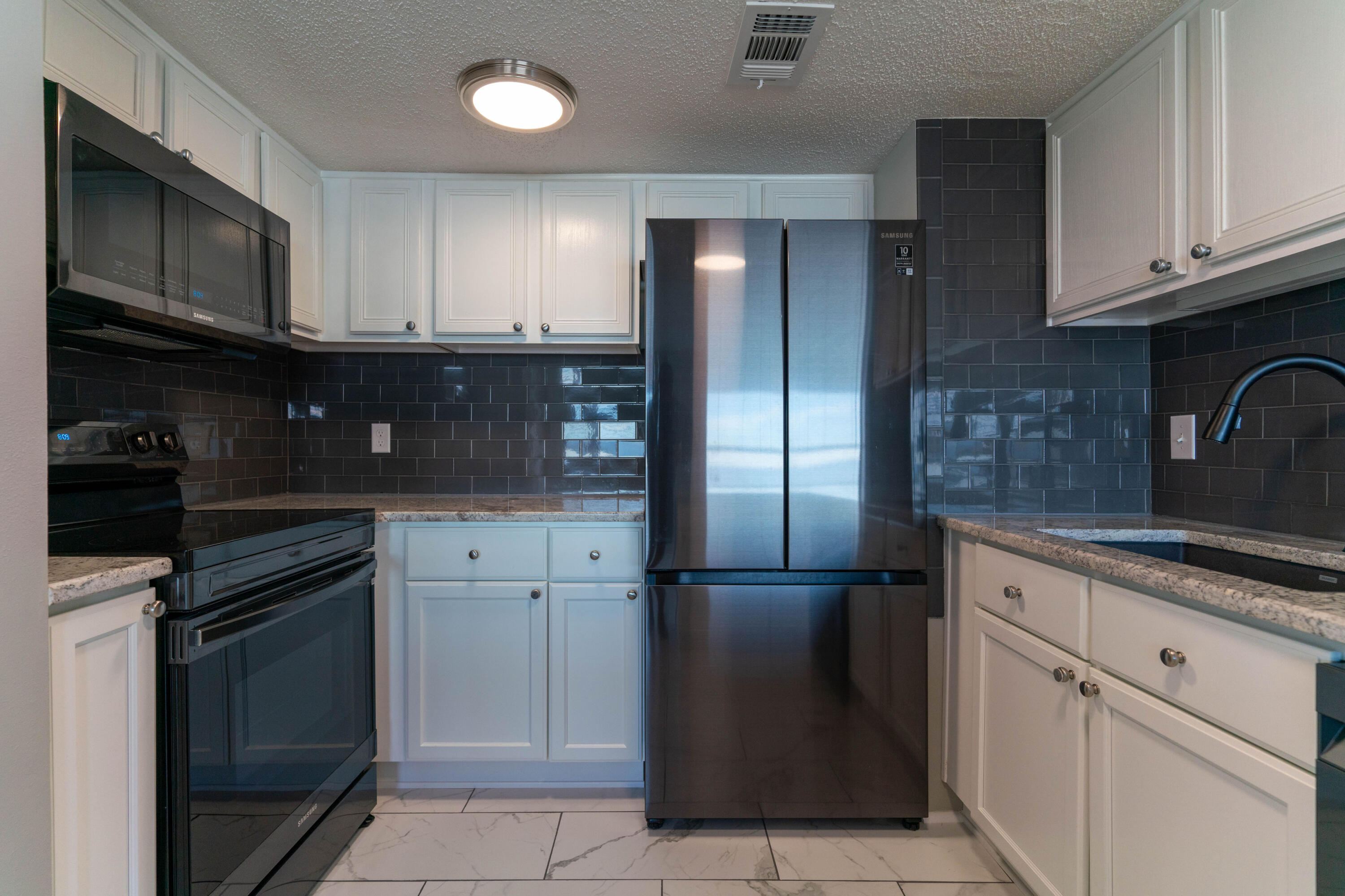 FINISTERRA CONDO - Residential