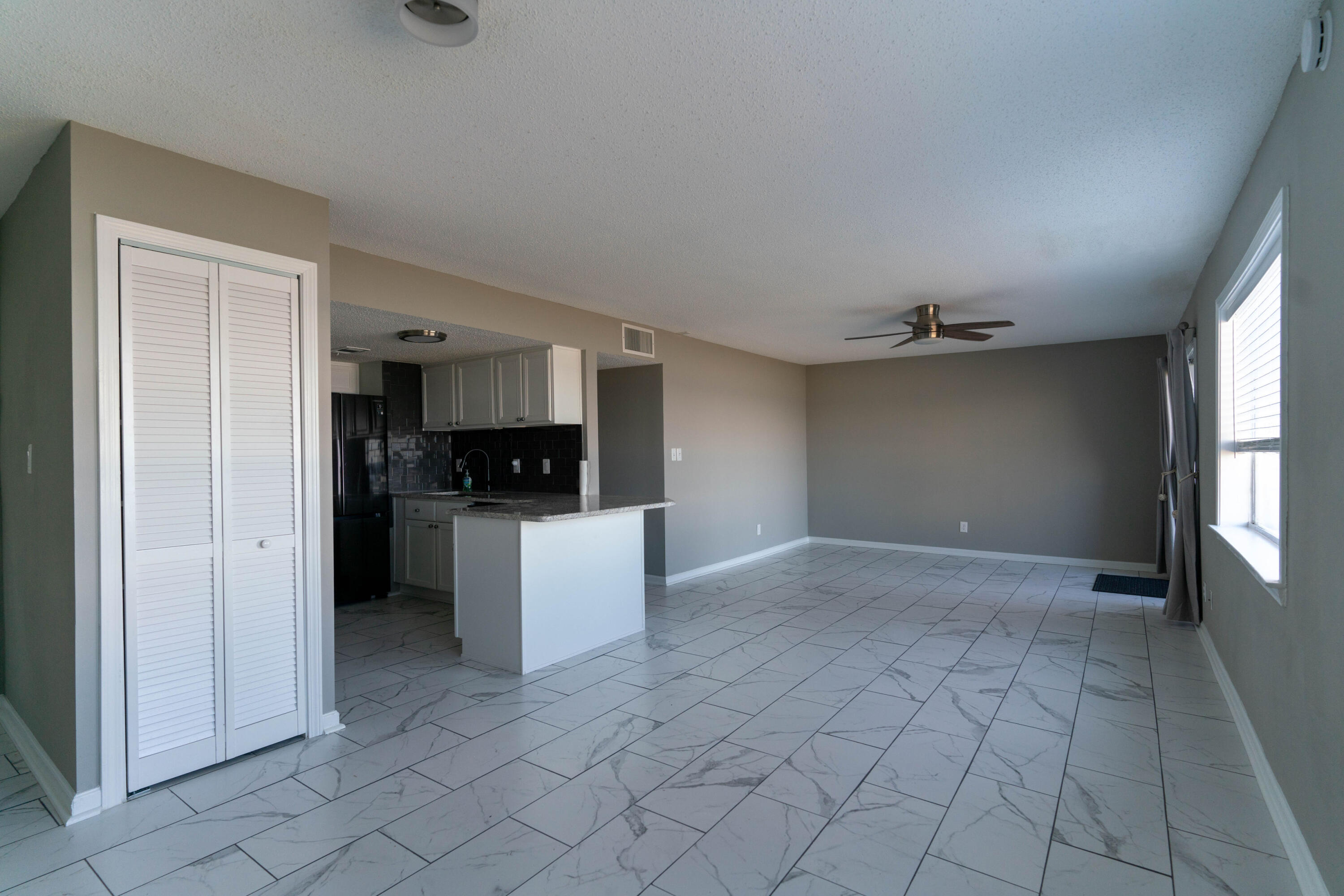 FINISTERRA CONDO - Residential