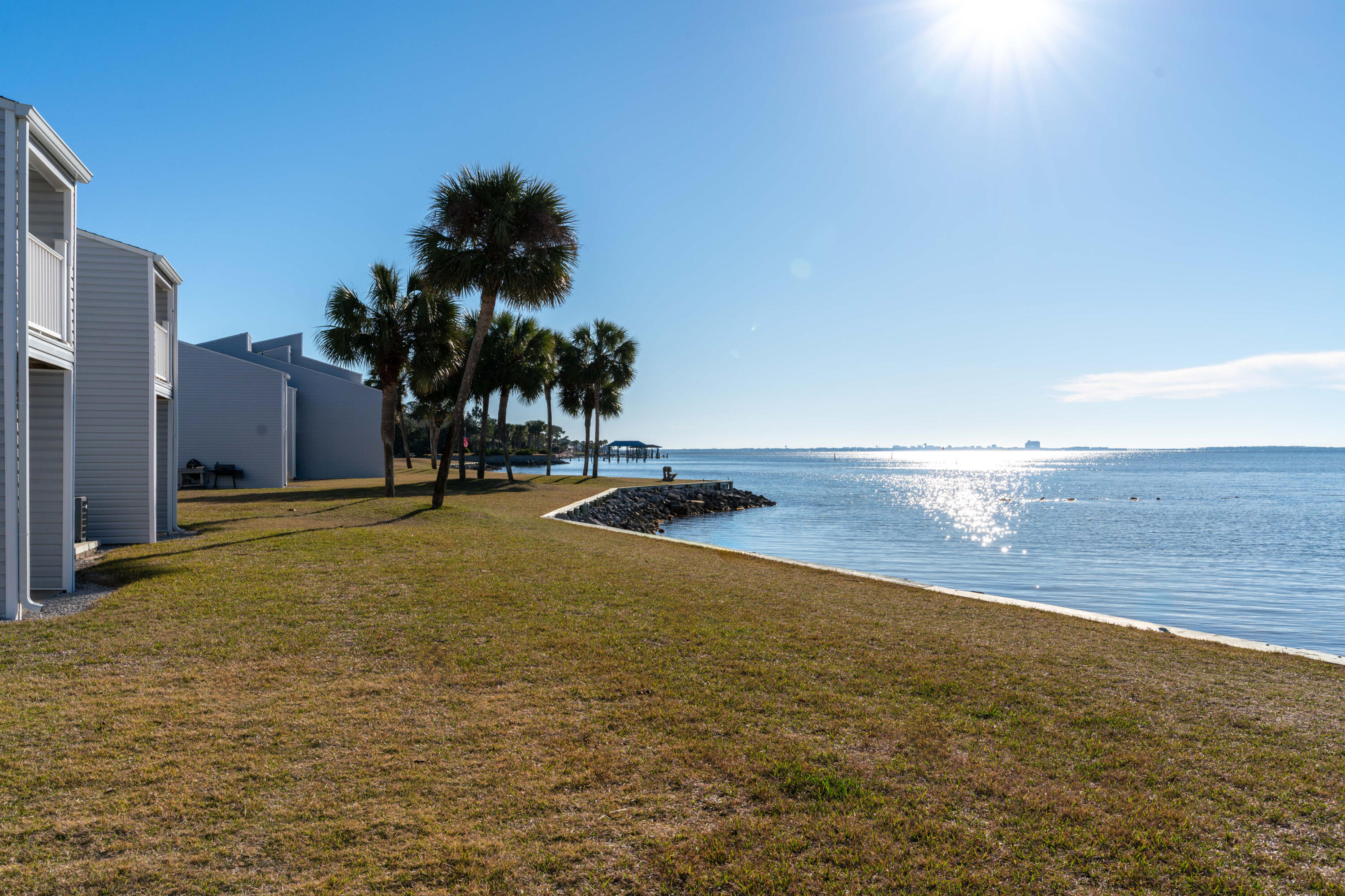 FINISTERRA CONDO - Residential