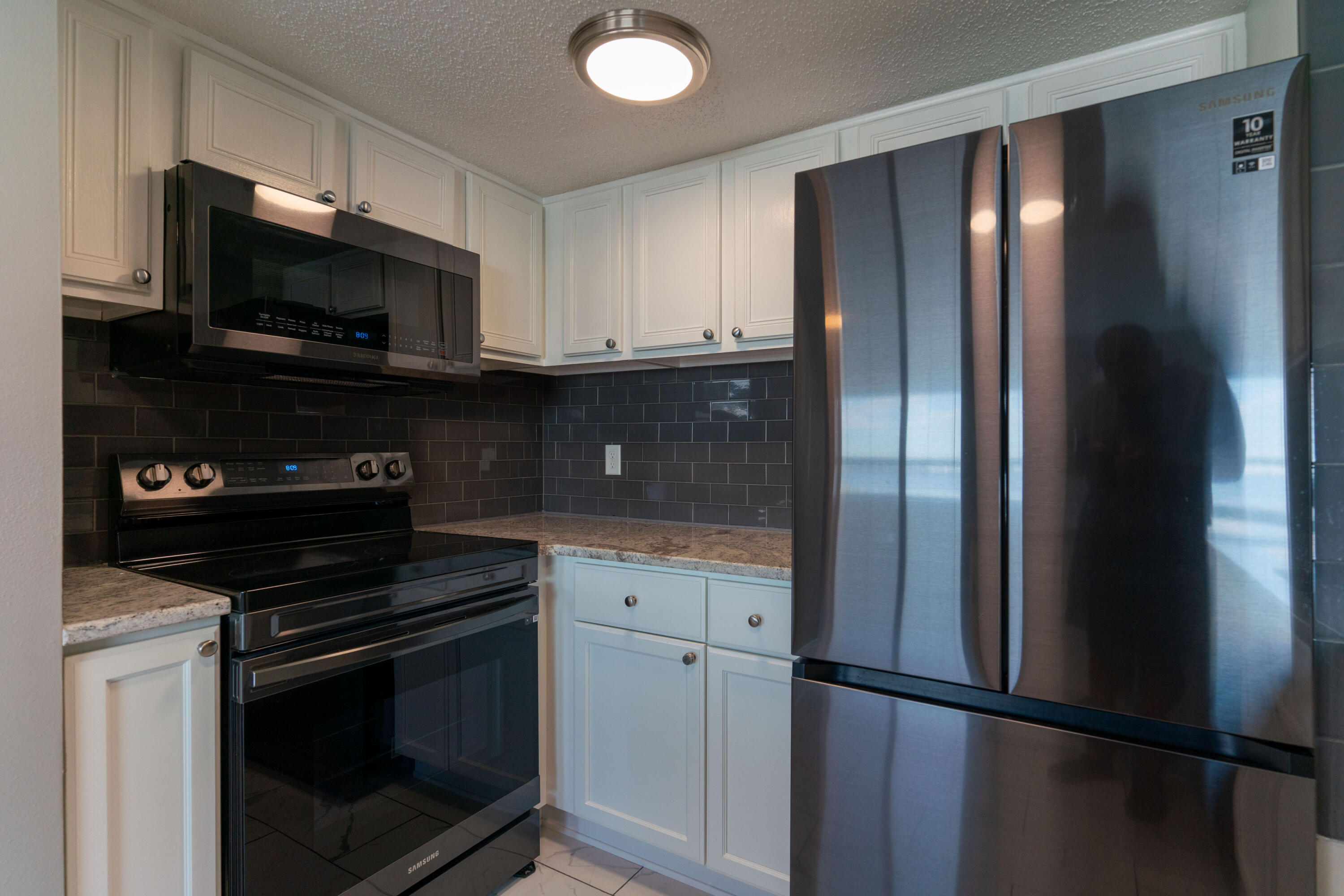 FINISTERRA CONDO - Residential