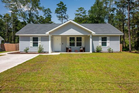 Photo of 43 E Crocus Avenue, DeFuniak Springs, FL 32433 (MLS # 984859)