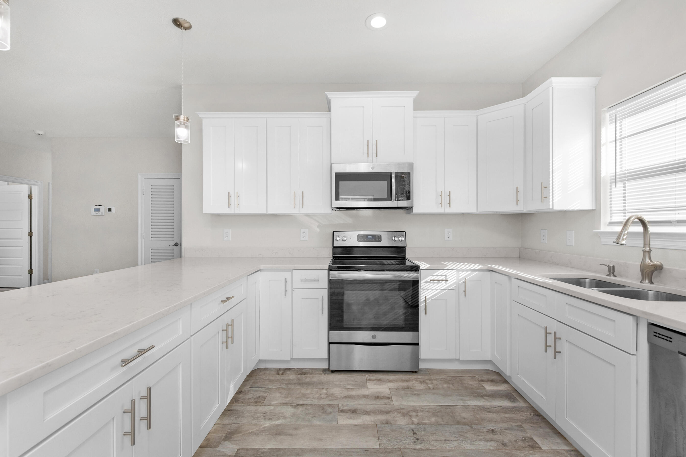 CRESCENT SHORES - Residential