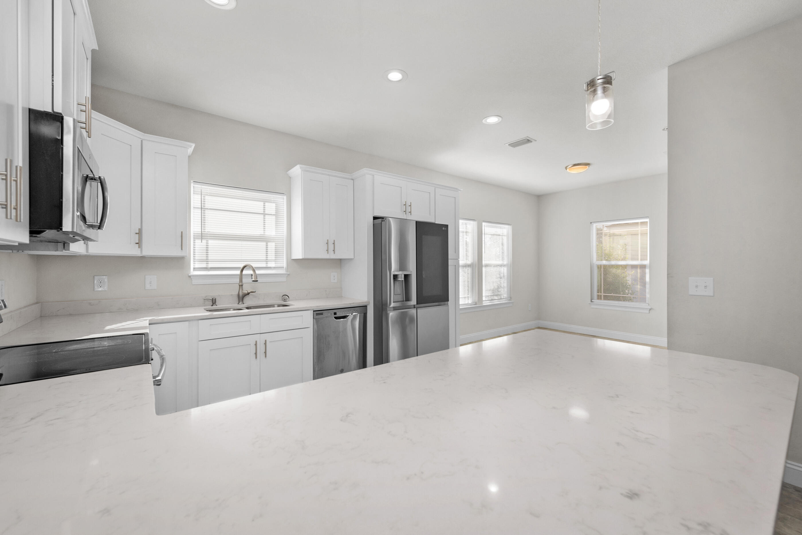 CRESCENT SHORES - Residential