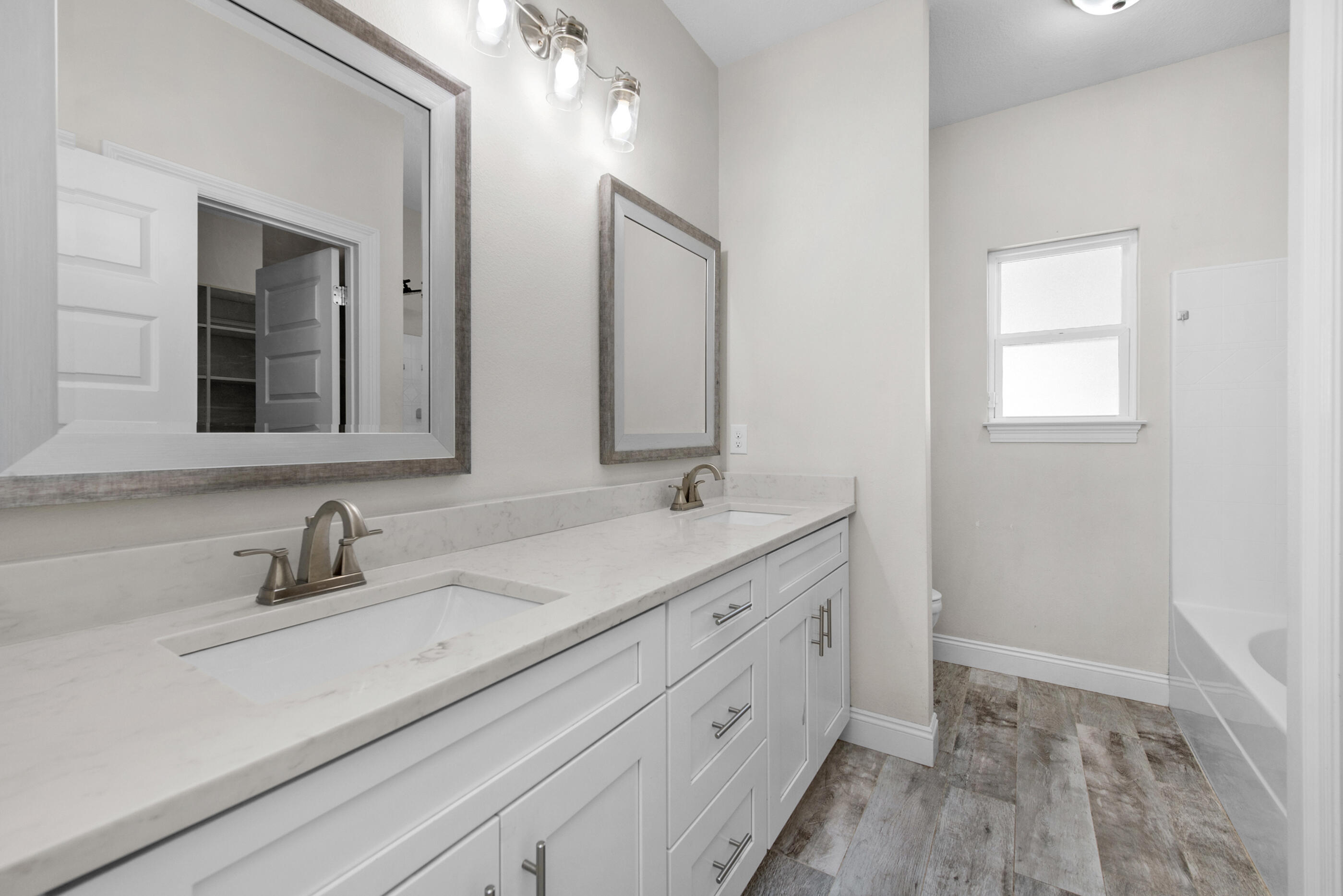 CRESCENT SHORES - Residential