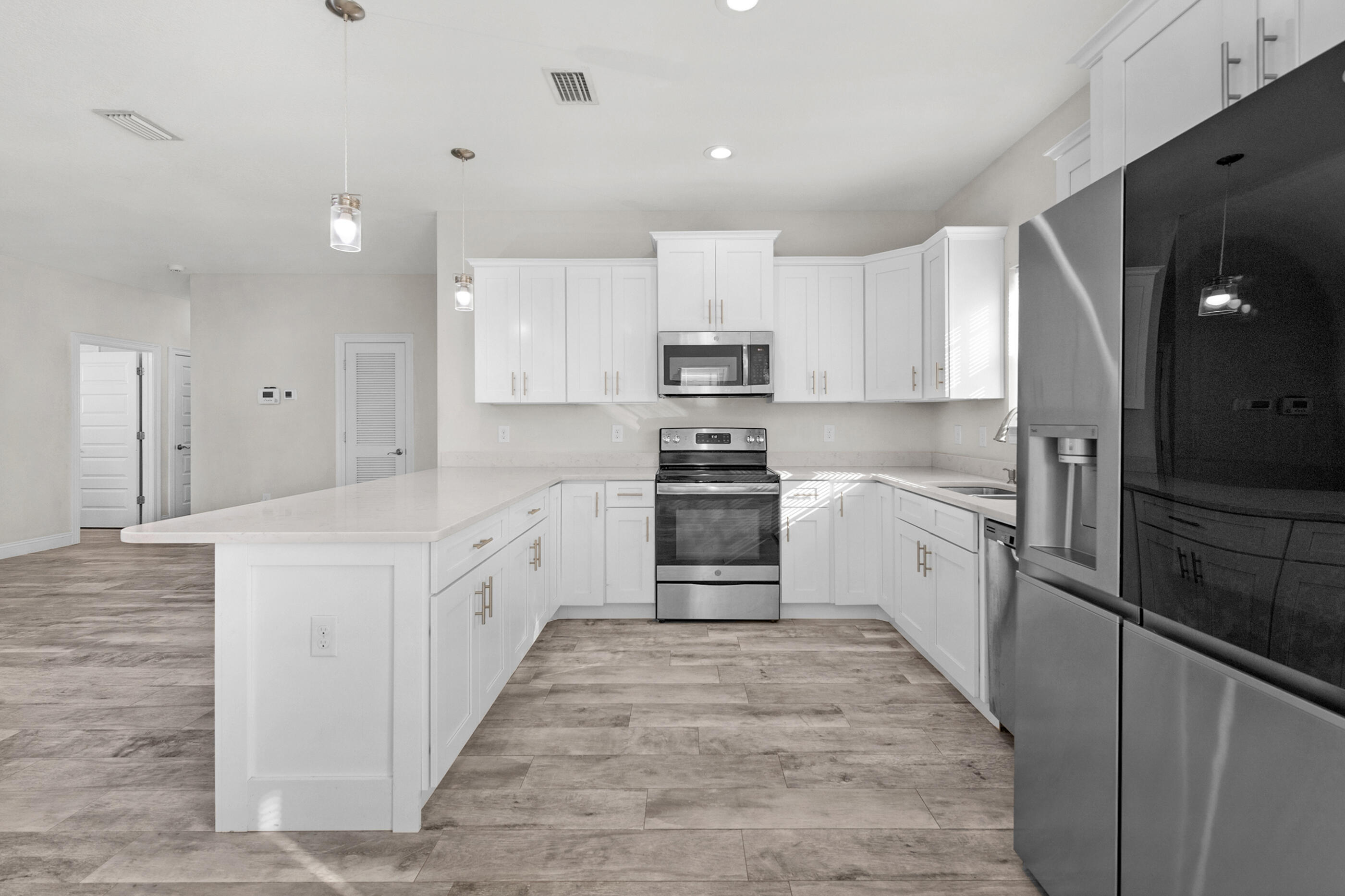 CRESCENT SHORES - Residential