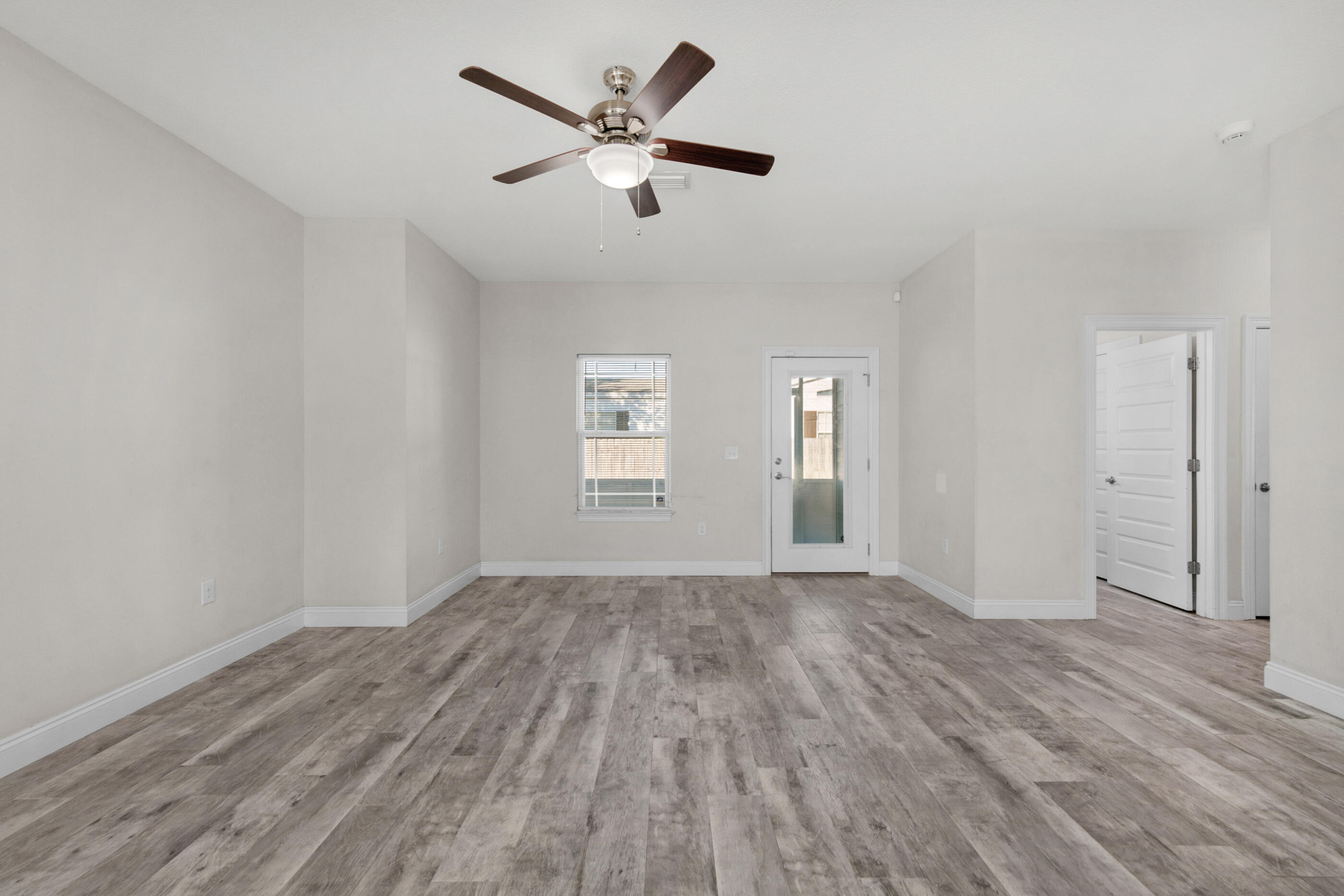 CRESCENT SHORES - Residential