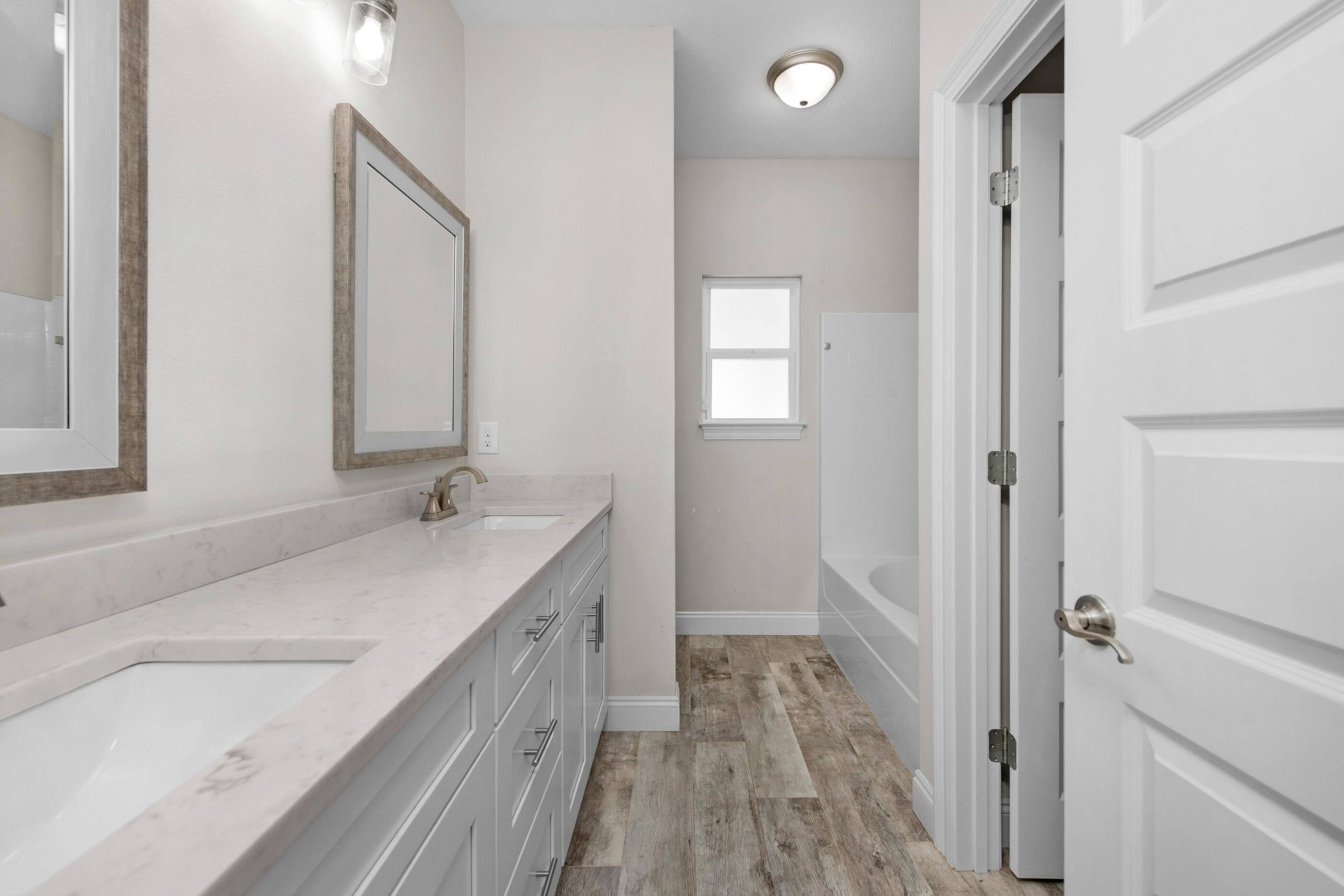CRESCENT SHORES - Residential