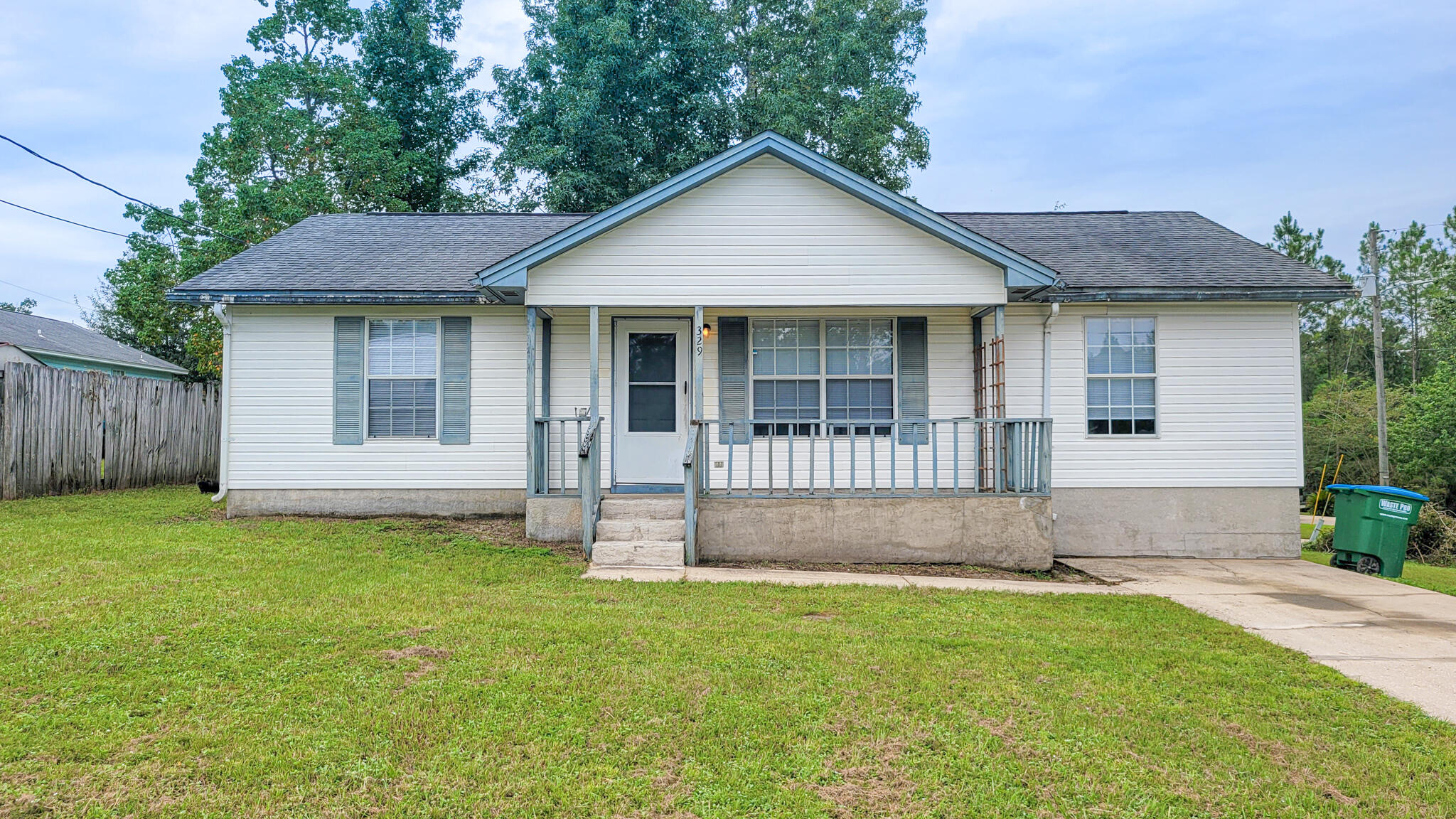 ''AS-IS''Excellent investment opportunity located south of I-10. This quiet corner lot contemporary home is situated on a cul-de-sac with no thru-traffic. The split floor plan is optimal for all buyers.Located less than a mile away from the new ''Crestview Commons''.