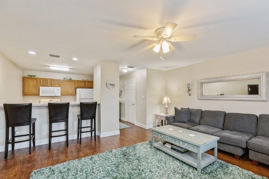 HOUSTON MANOR - Residential