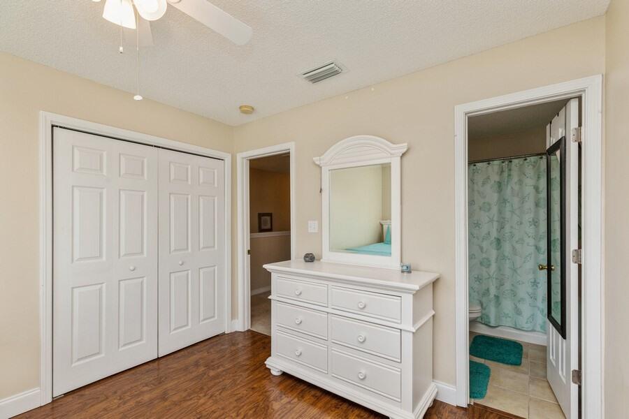 HOUSTON MANOR - Residential
