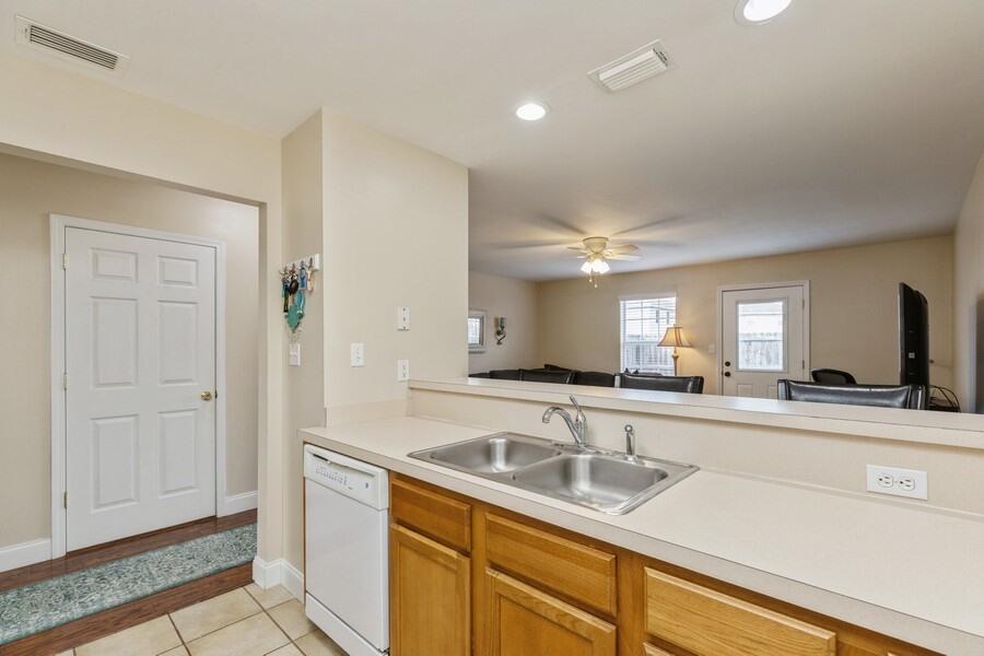 HOUSTON MANOR - Residential
