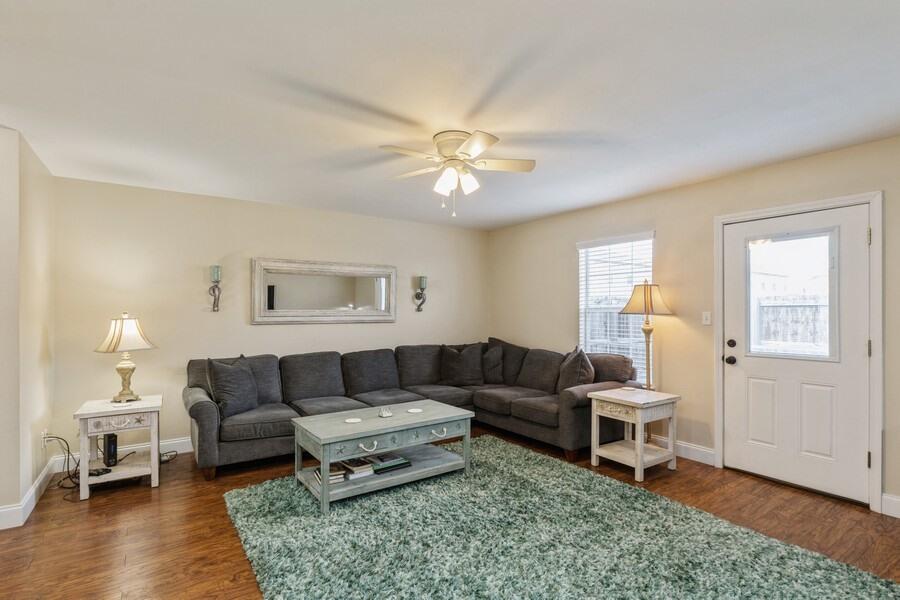 HOUSTON MANOR - Residential