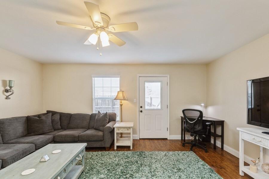 HOUSTON MANOR - Residential