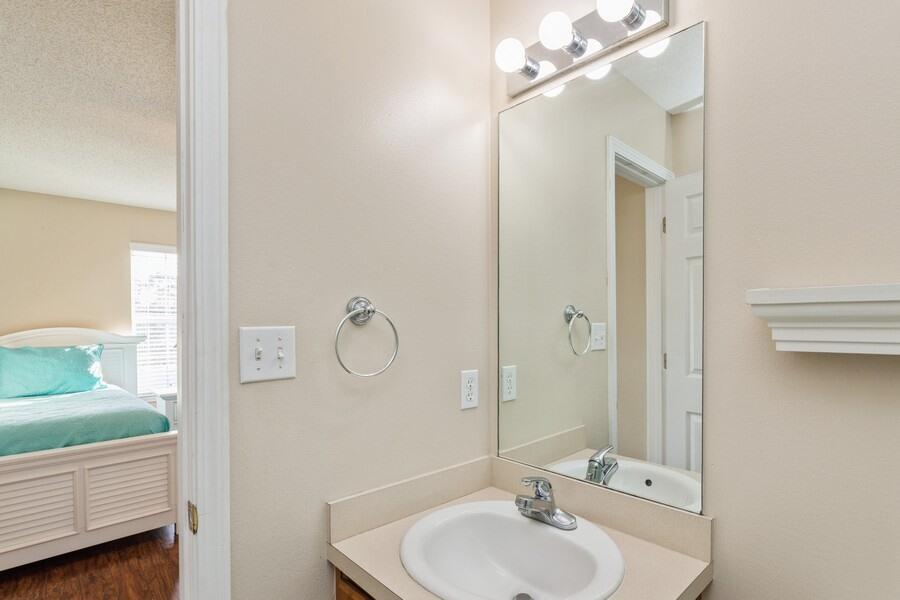 HOUSTON MANOR - Residential