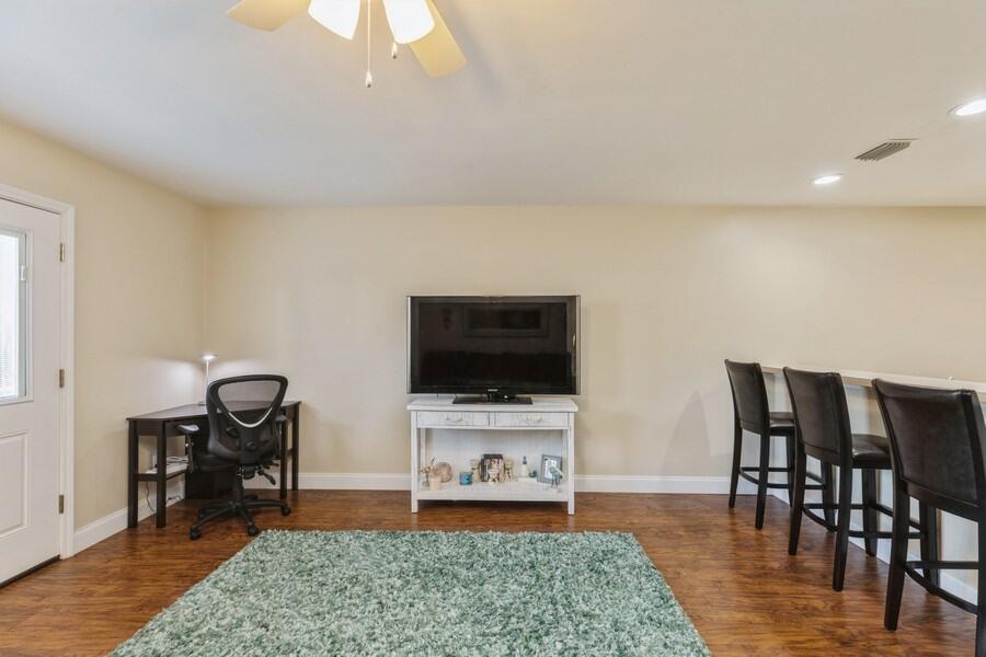HOUSTON MANOR - Residential