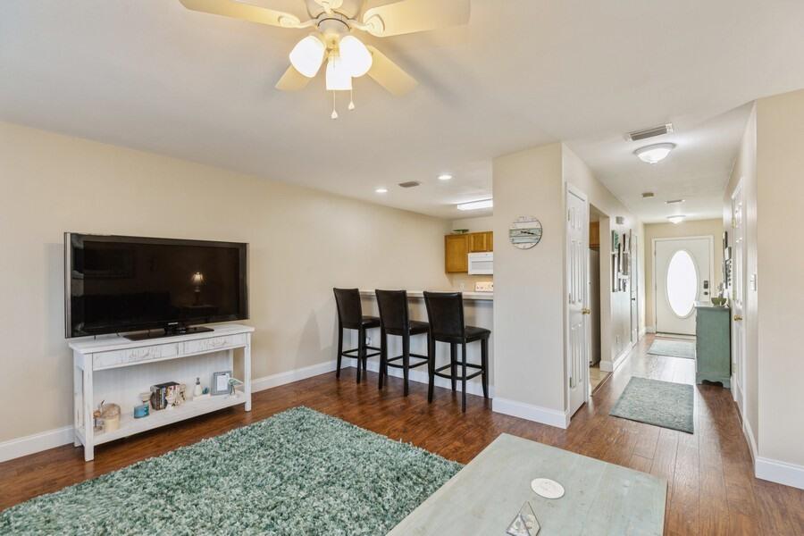 HOUSTON MANOR - Residential