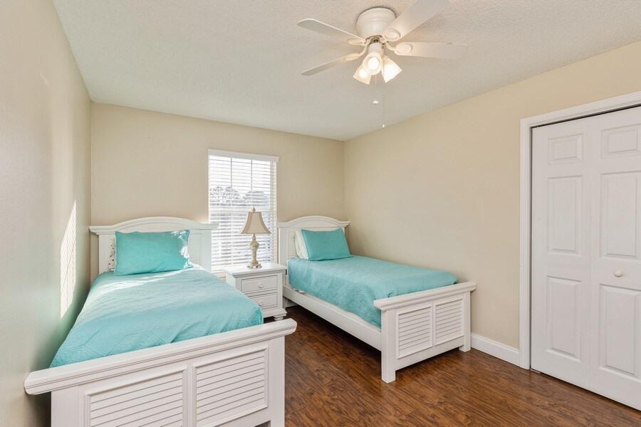 HOUSTON MANOR - Residential