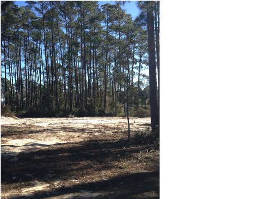 Nice level building lot at the intersection of W Hewett Road and Sierra Ct. Convenient location. Only 3/10 of a mile from Walmart and within 5 minutes of Sacred Heart Hospital.