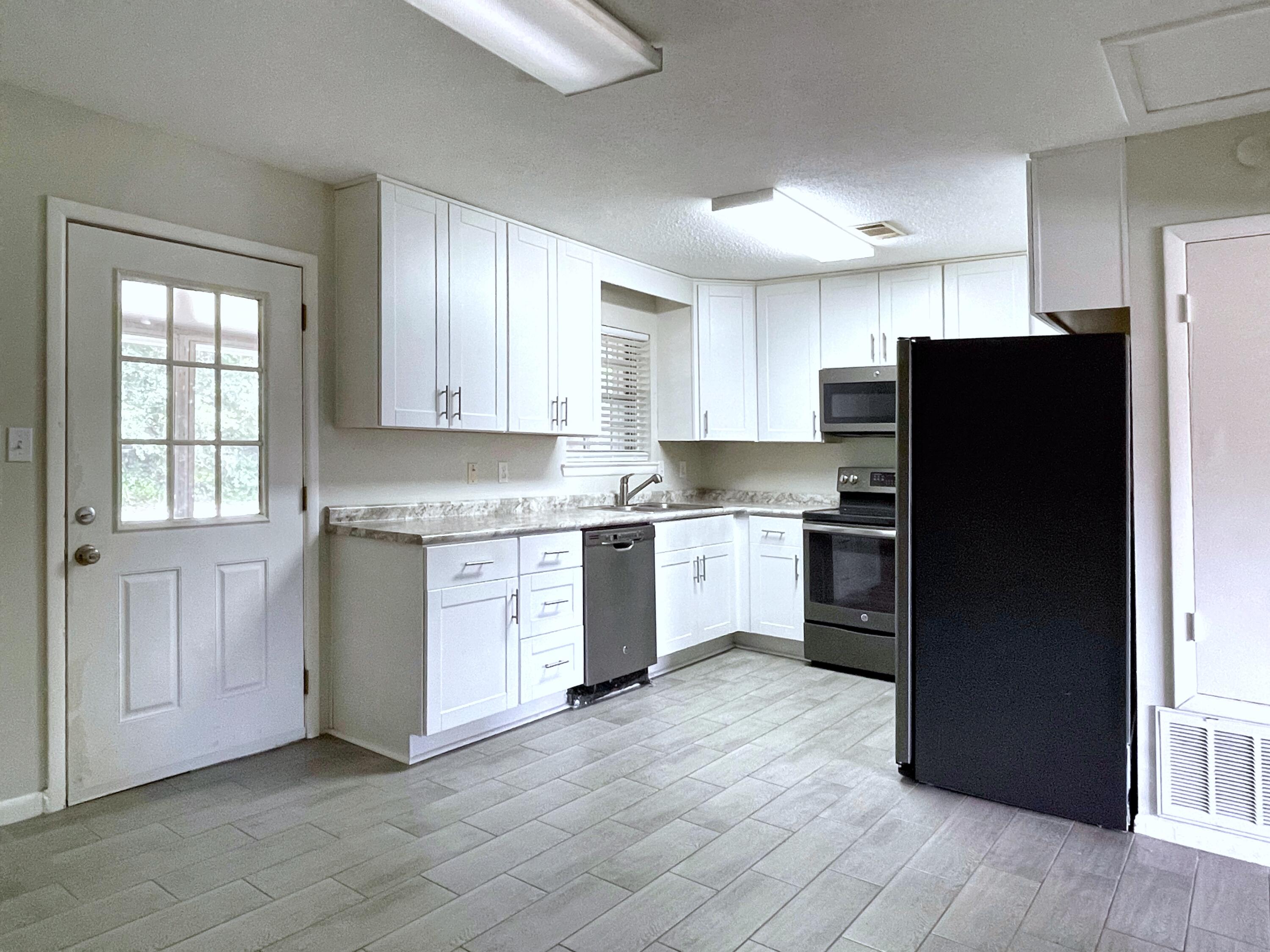 MARY ESTHER HEIGHTS - Residential Lease