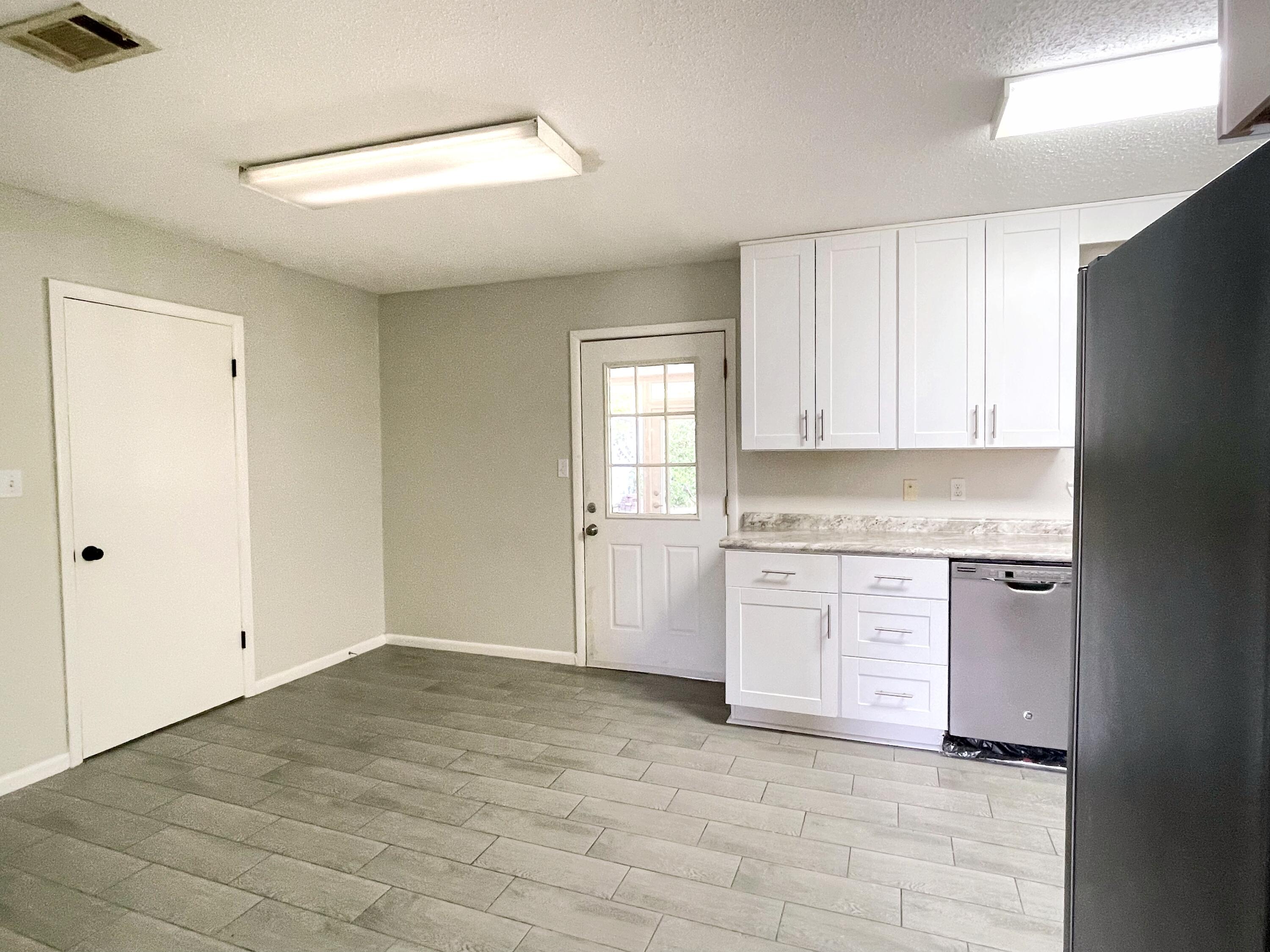 MARY ESTHER HEIGHTS - Residential Lease