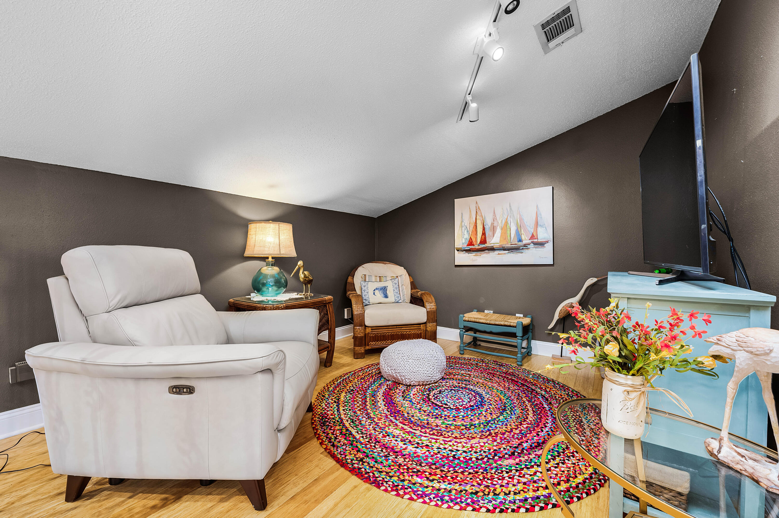 TIGER LAKE - Residential