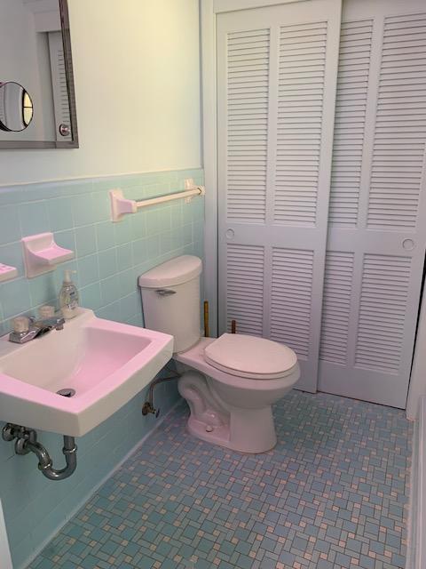 CAROL ANNE MANOR - Residential