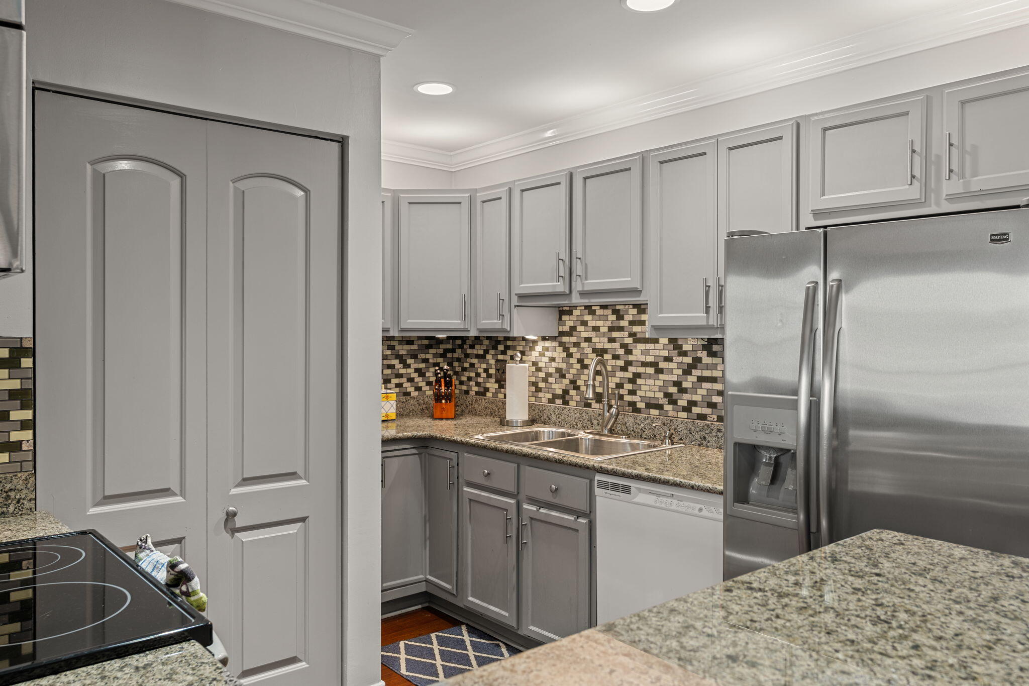 SUN KING TOWERS PH 1 - Residential