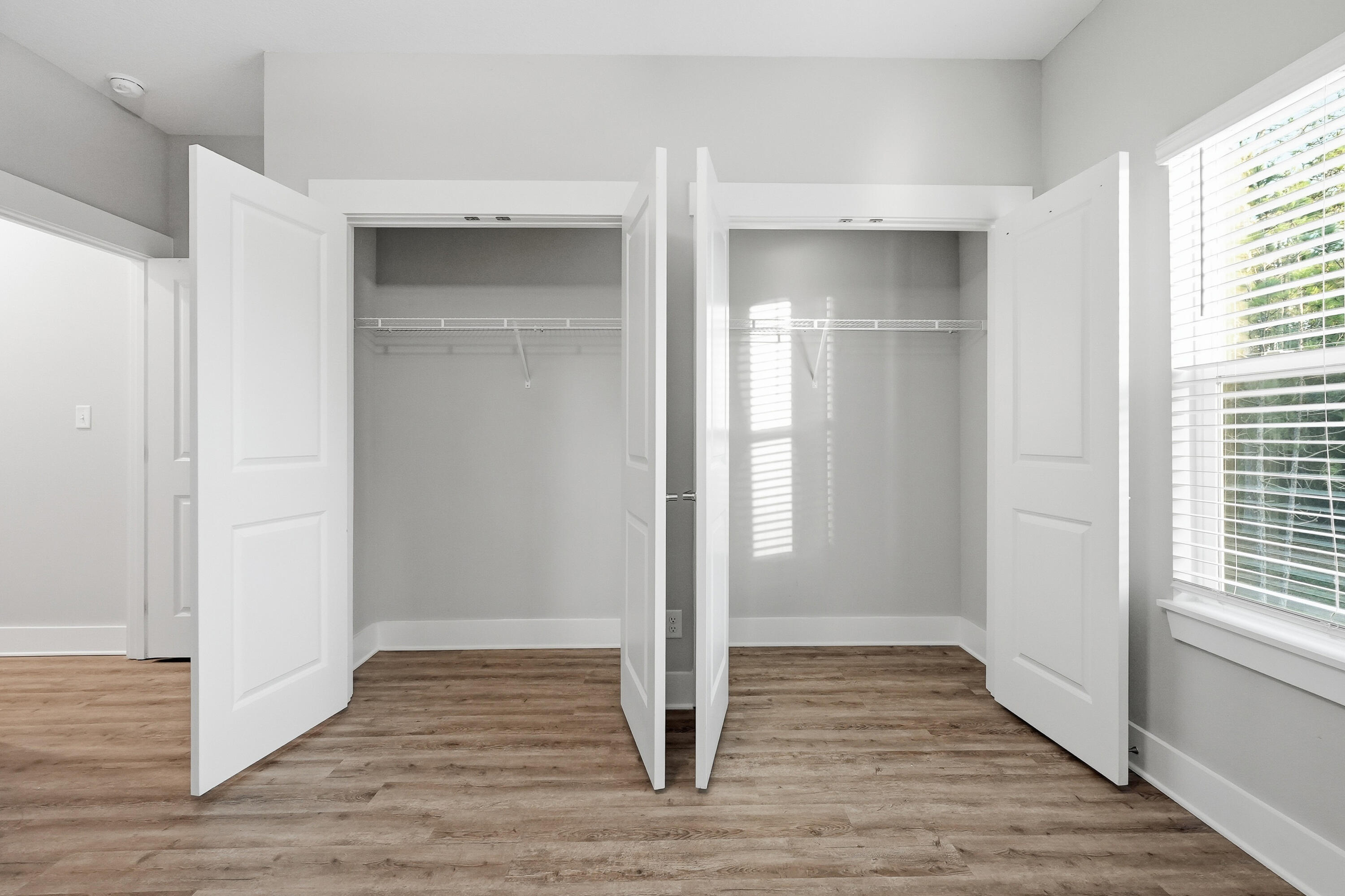 VERANDAS OF FREEPORT, THE - Residential Lease