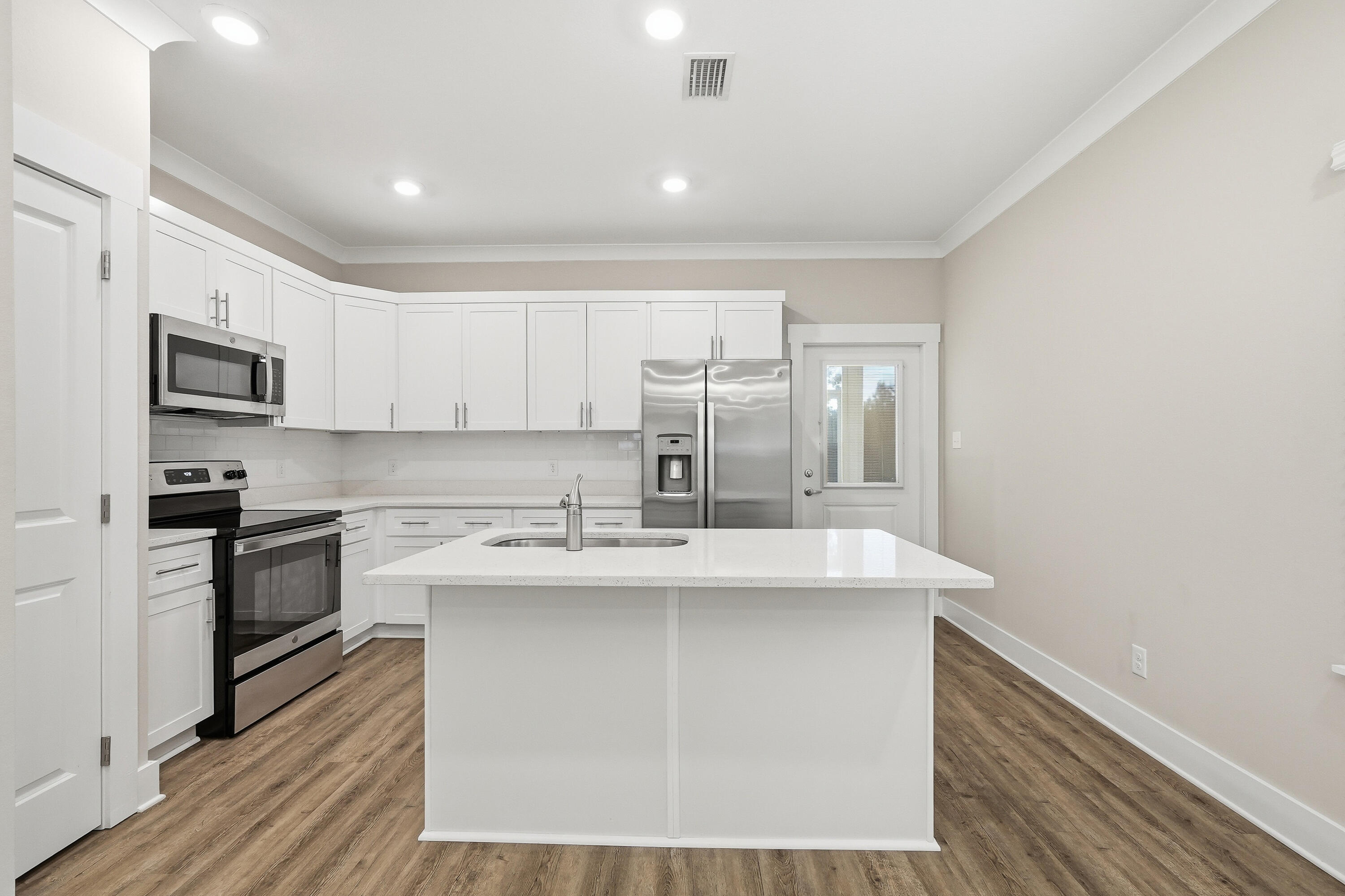 VERANDAS OF FREEPORT, THE - Residential Lease