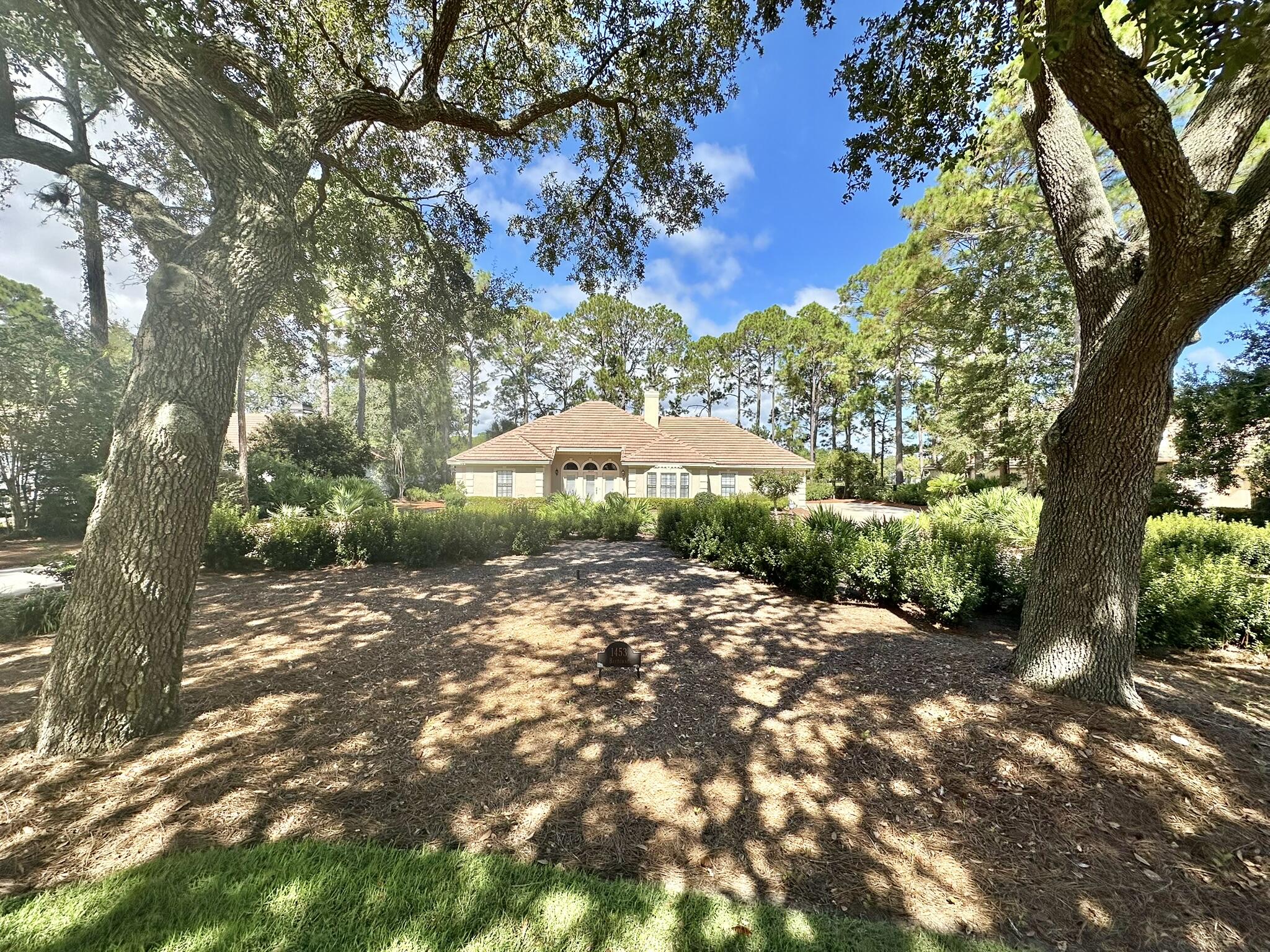 BAYTOWNE AVE EAST - Residential