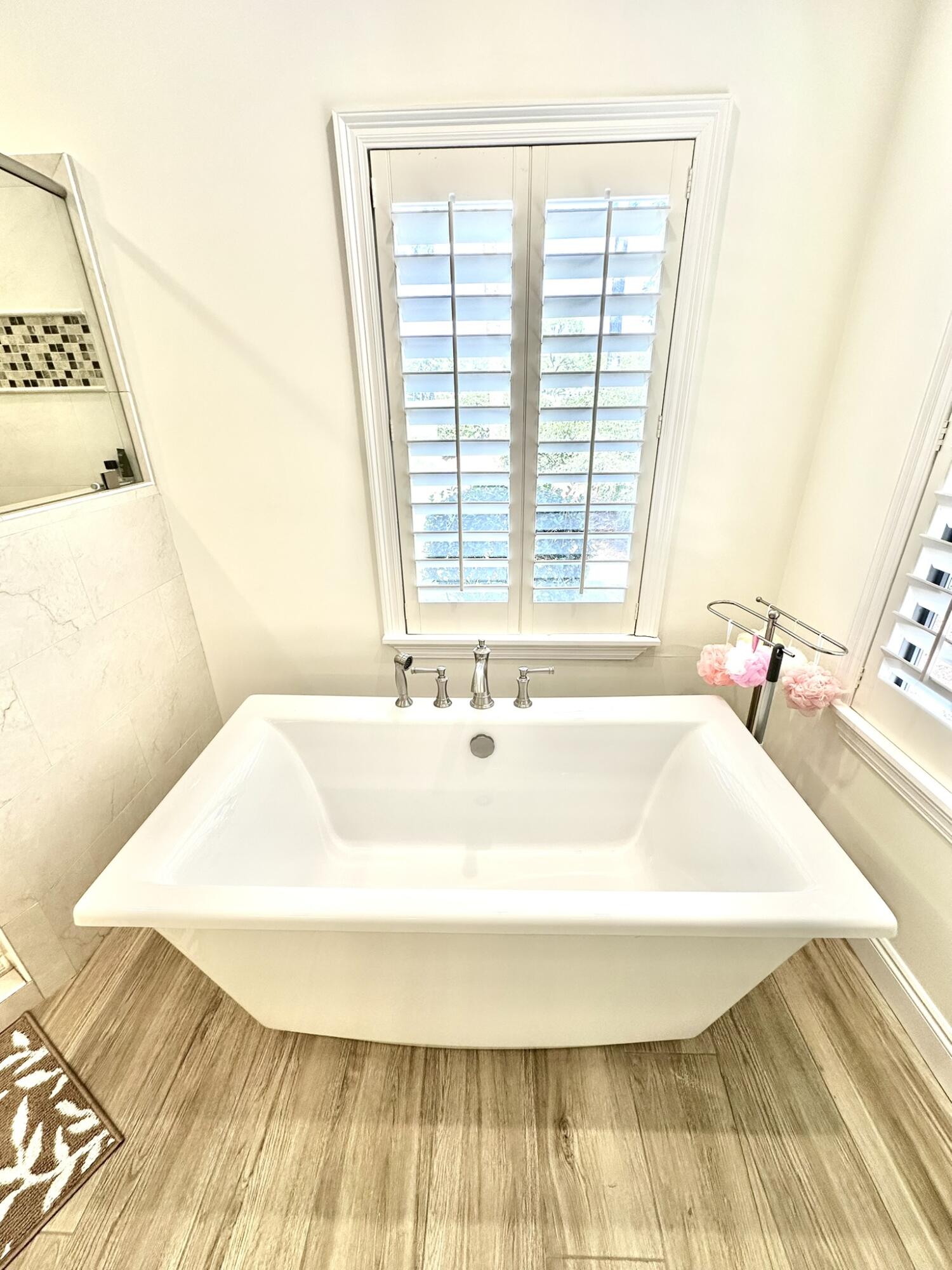 BAYTOWNE AVE EAST - Residential