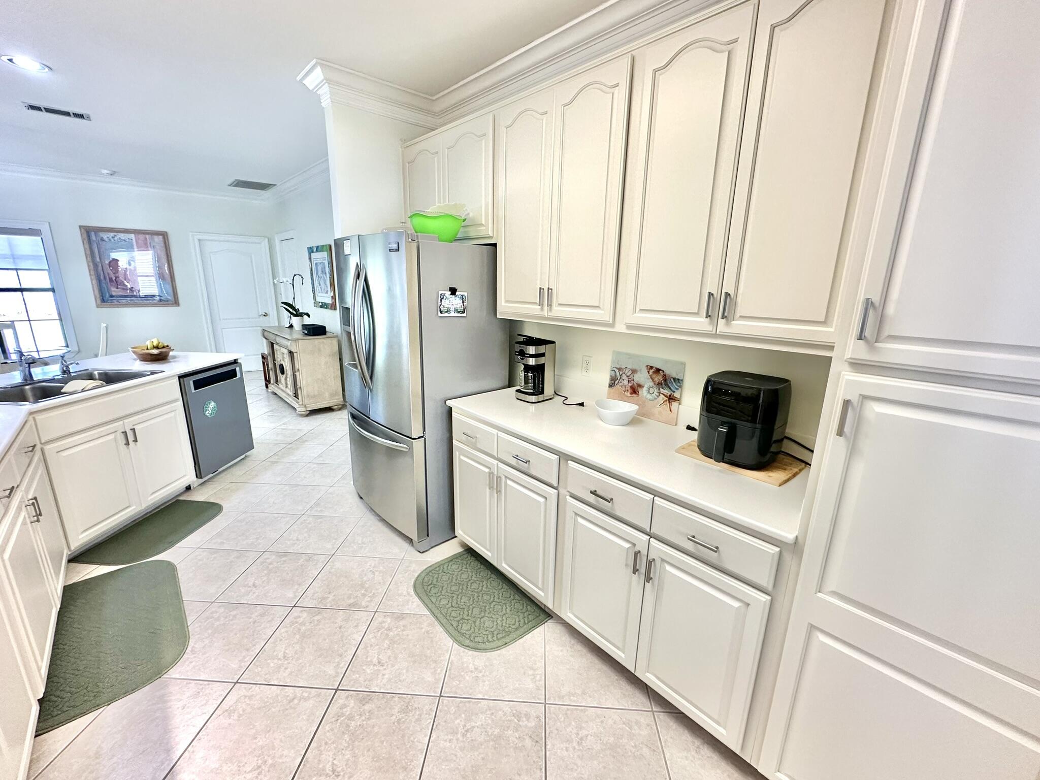 BAYTOWNE AVE EAST - Residential