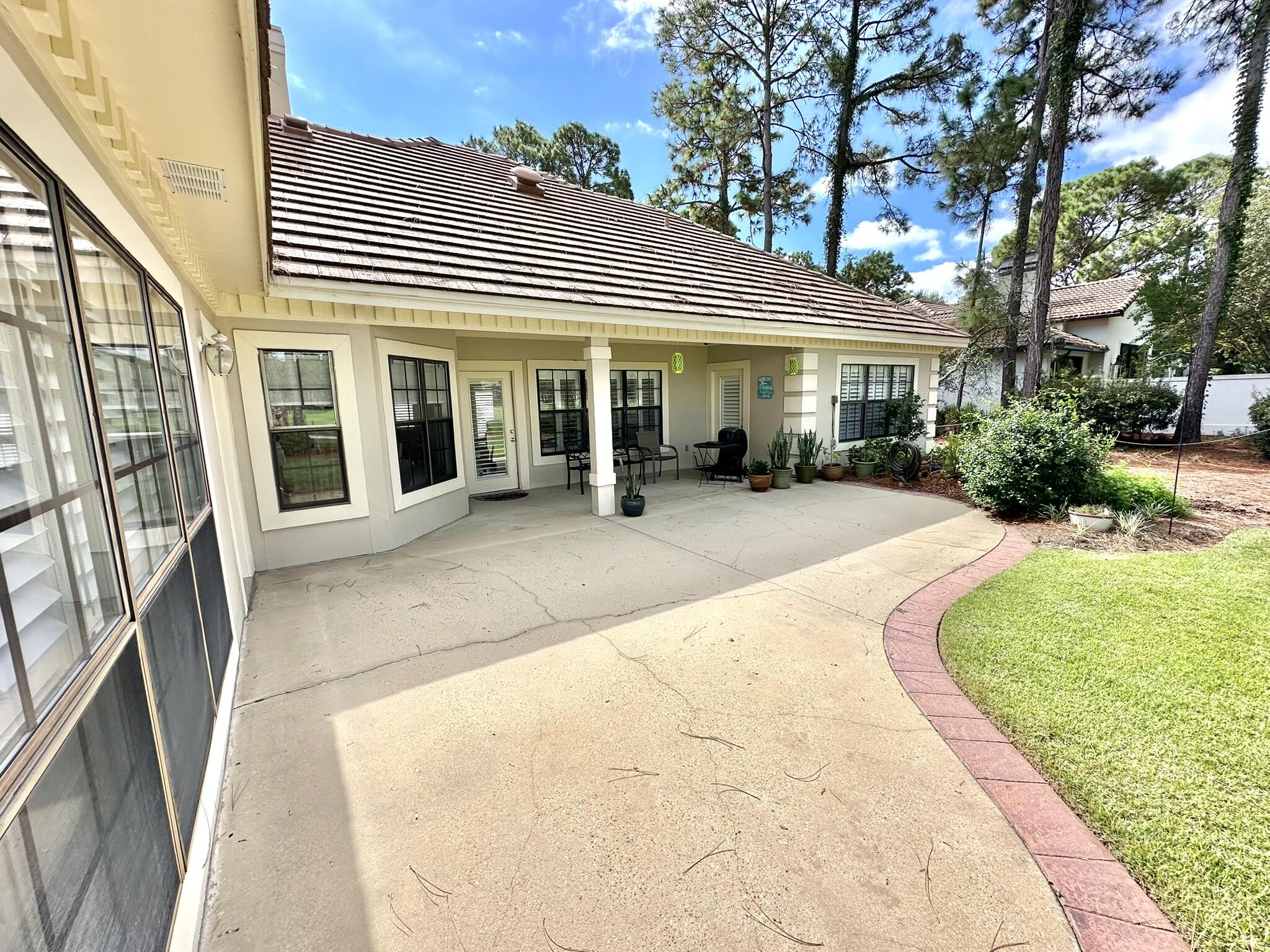 BAYTOWNE AVE EAST - Residential