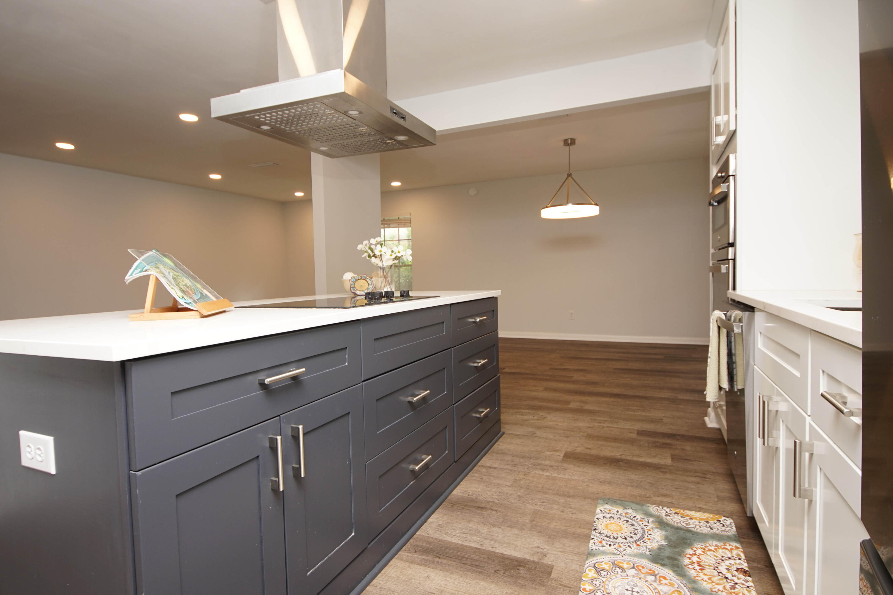 COUNTRY CLUB ESTATES - Residential Lease